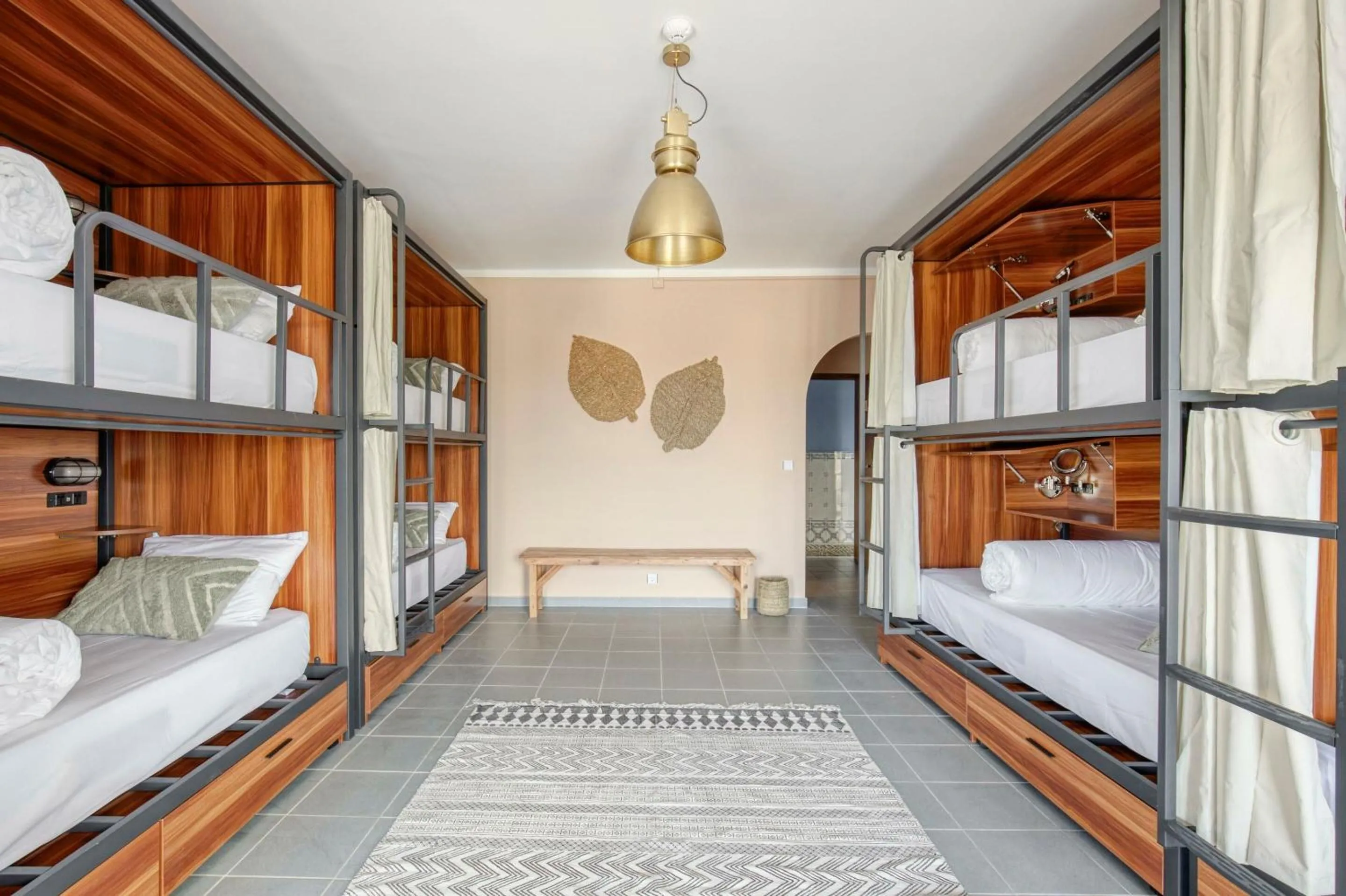 Photo of the whole room, Bed in Malacuna Peniche