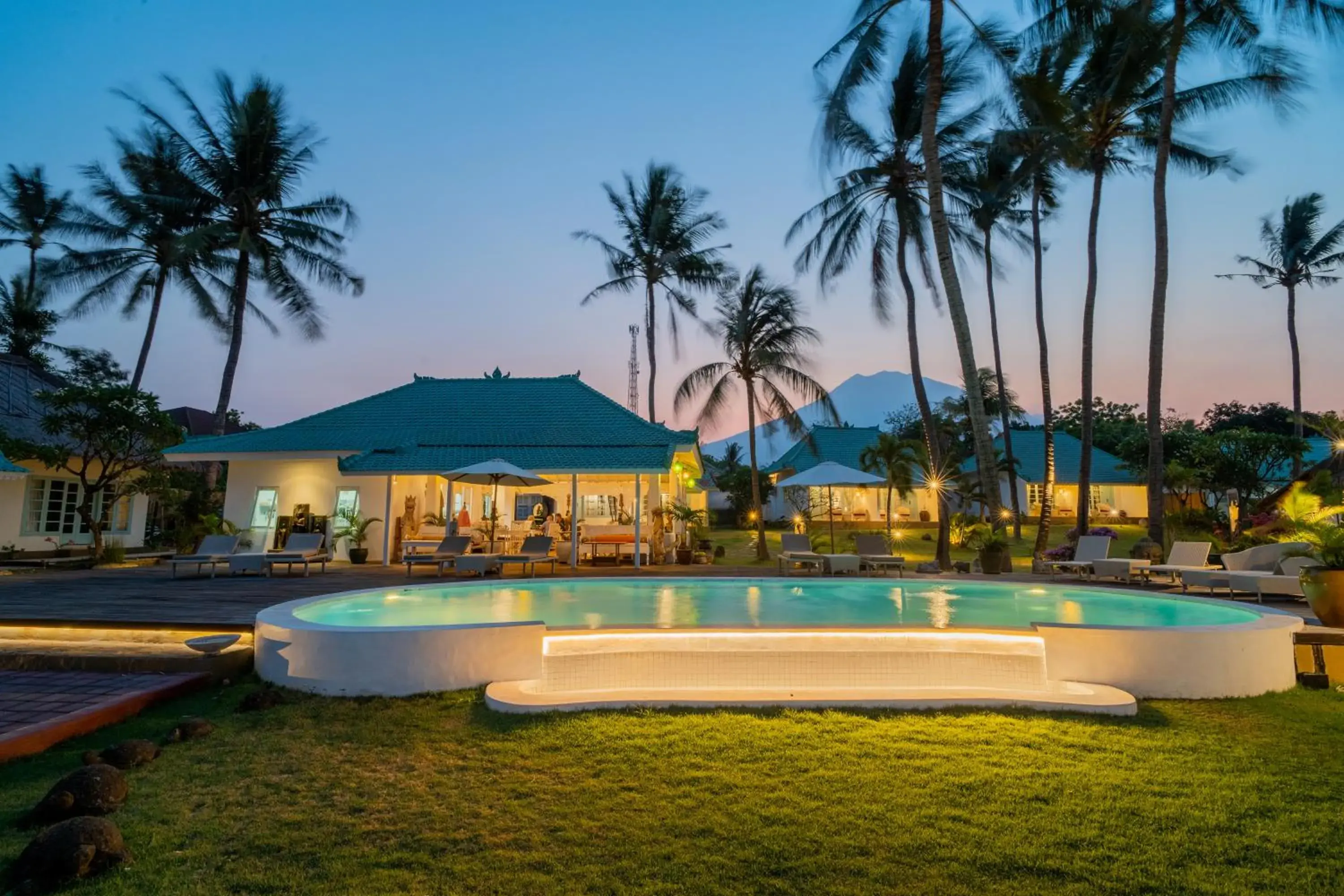 Swimming pool in Scuba Seraya Resort Swimming pool in Scuba Seraya Resort