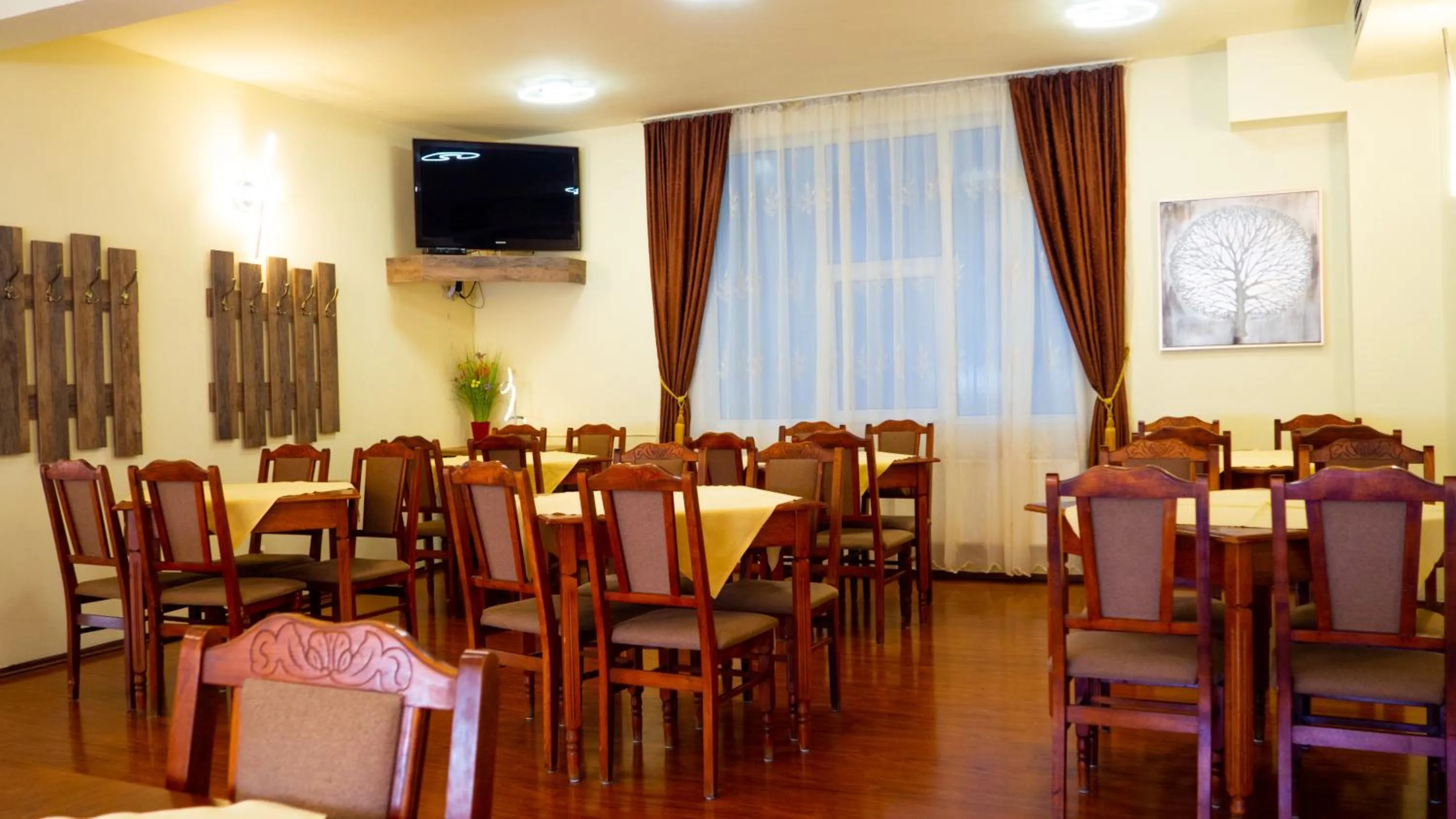 Restaurant/places to eat in Vila Europa