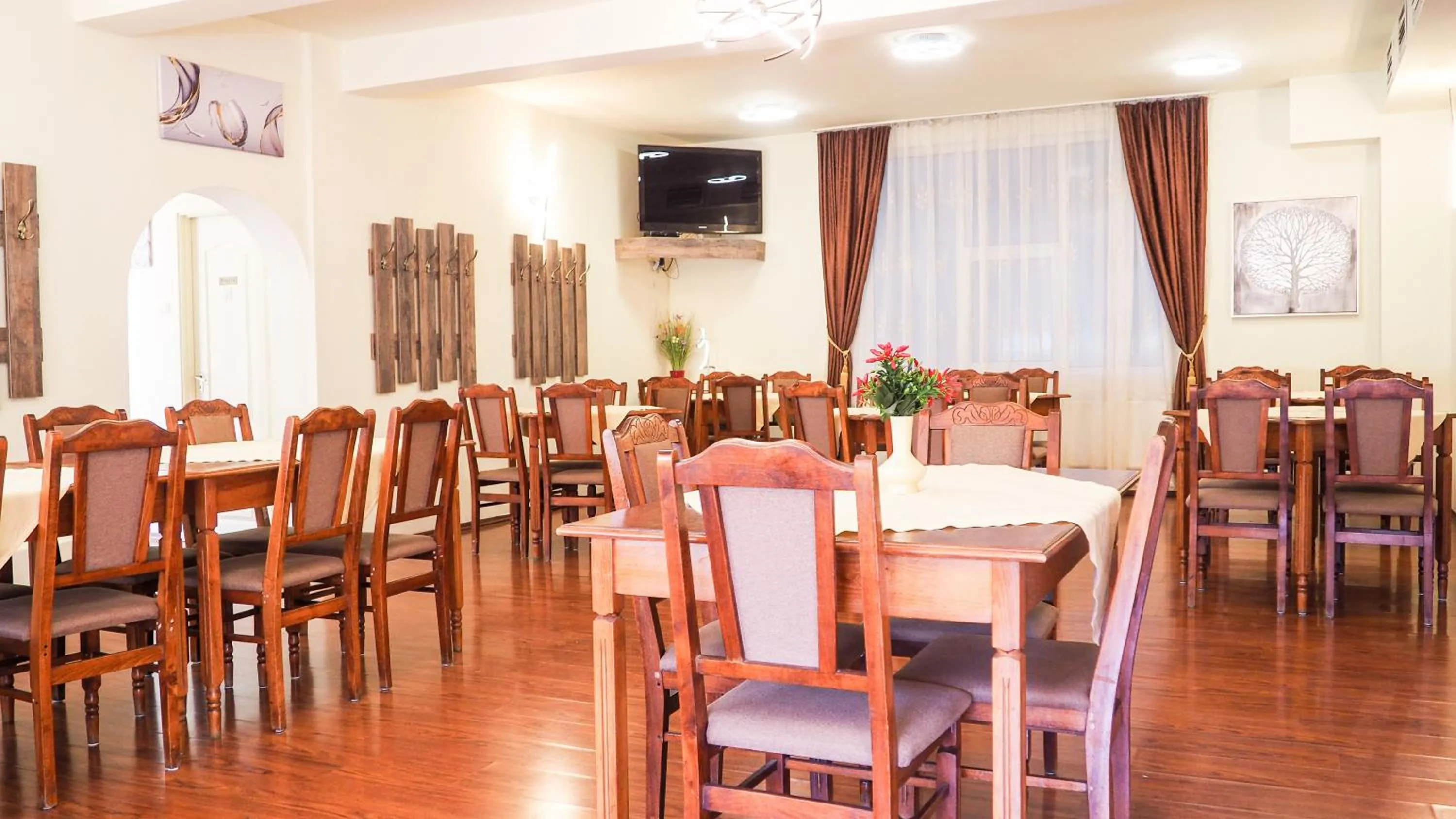 Restaurant/places to eat in Vila Europa