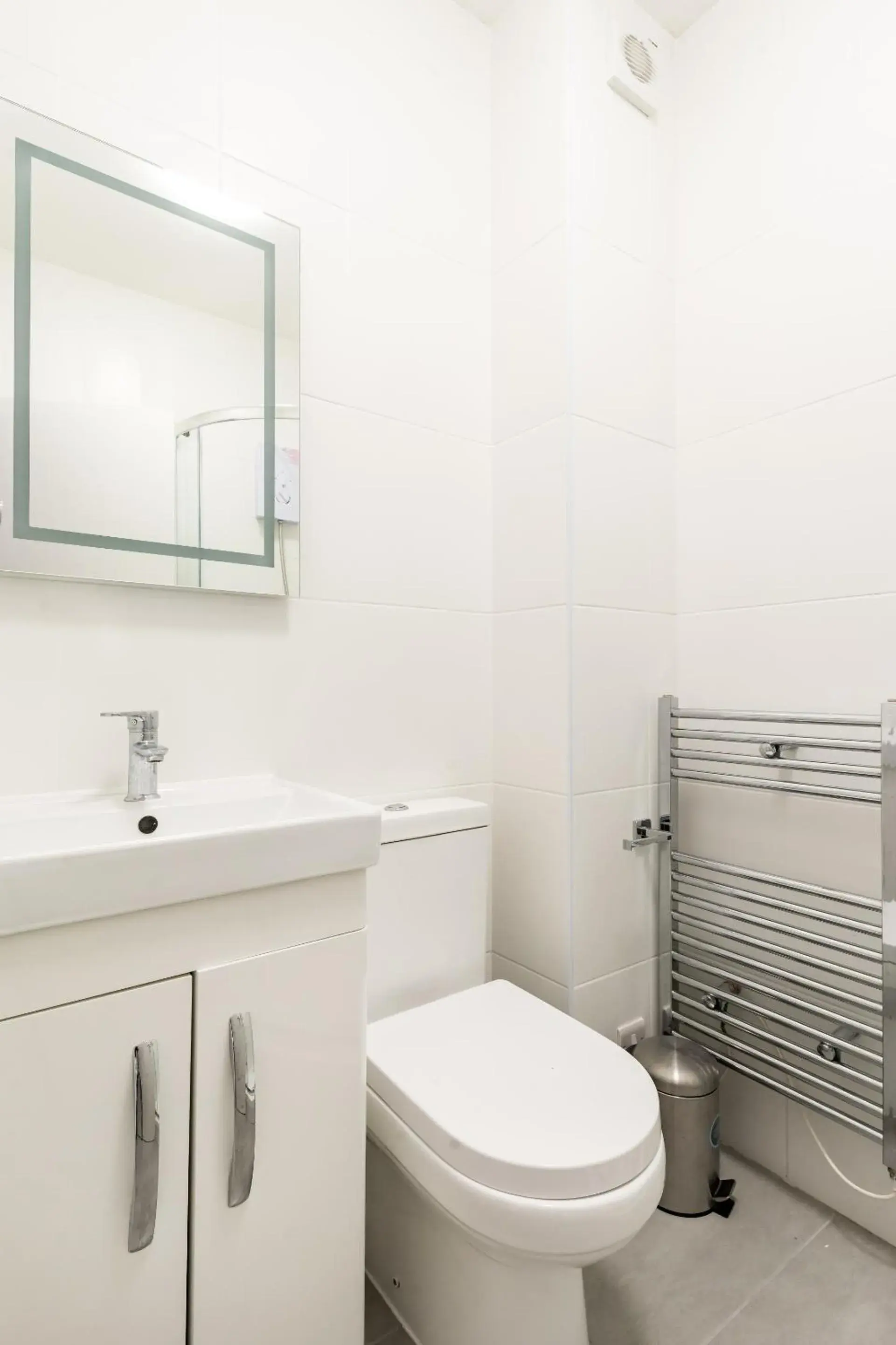 Bathroom in City Rooms Bathroom in City Rooms