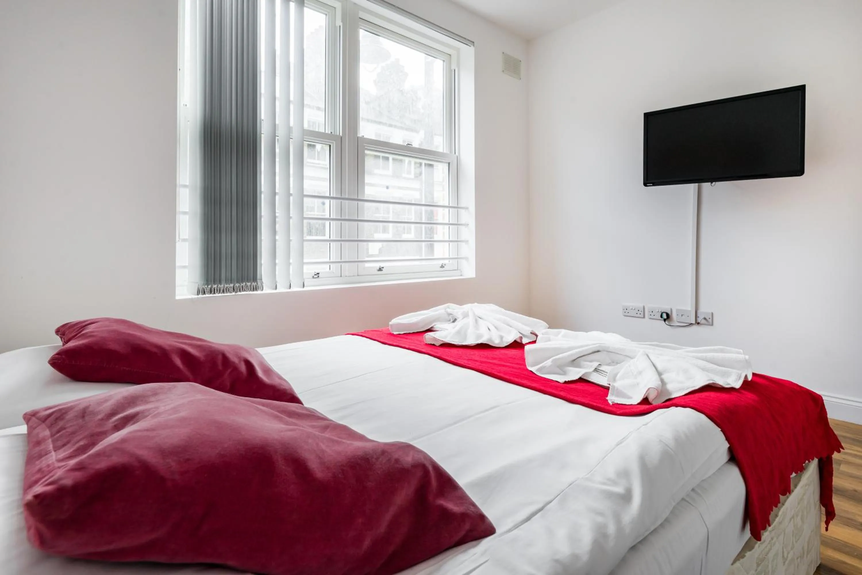 Bedroom, Bed in City Rooms