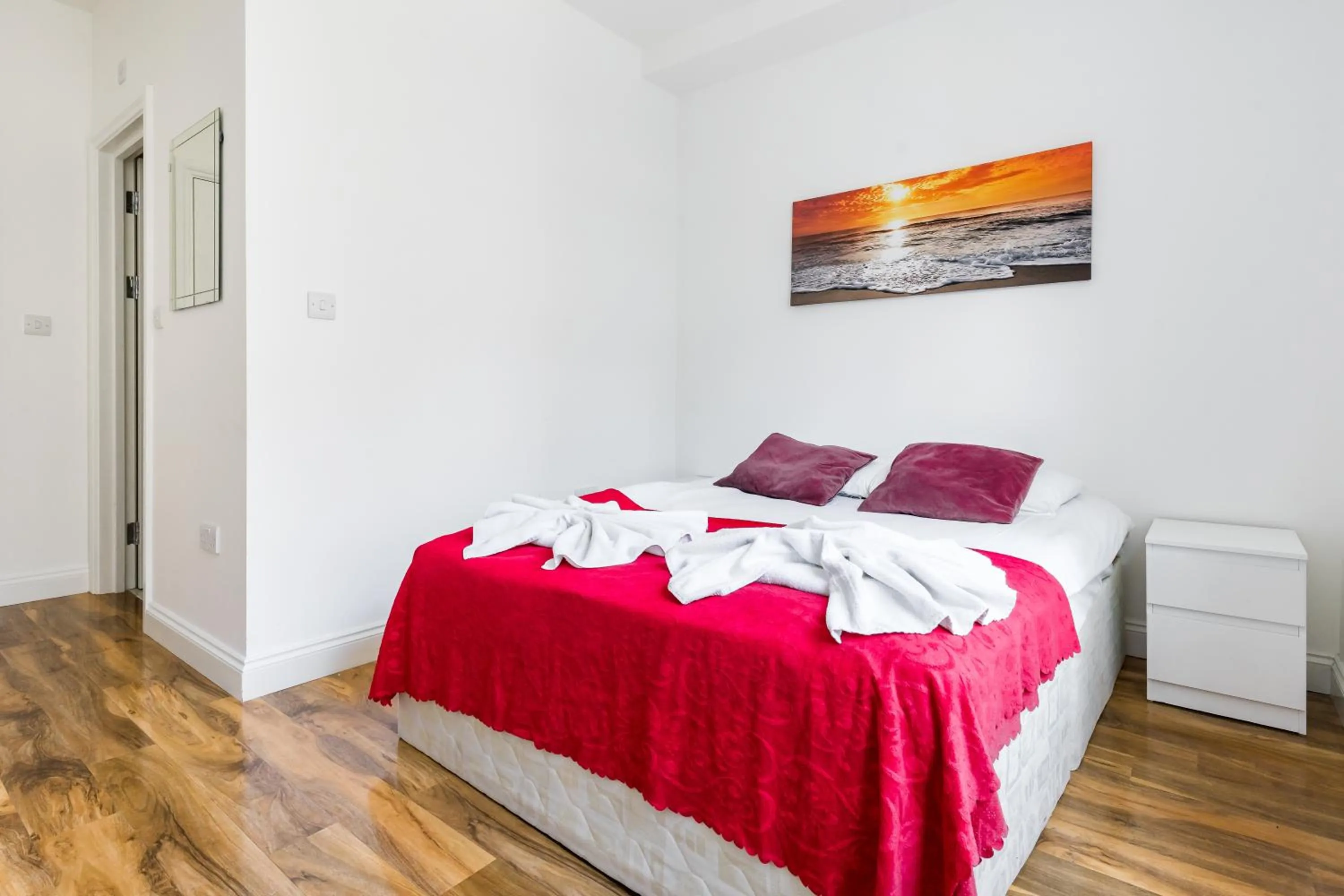 Bathroom, Bed in City Rooms