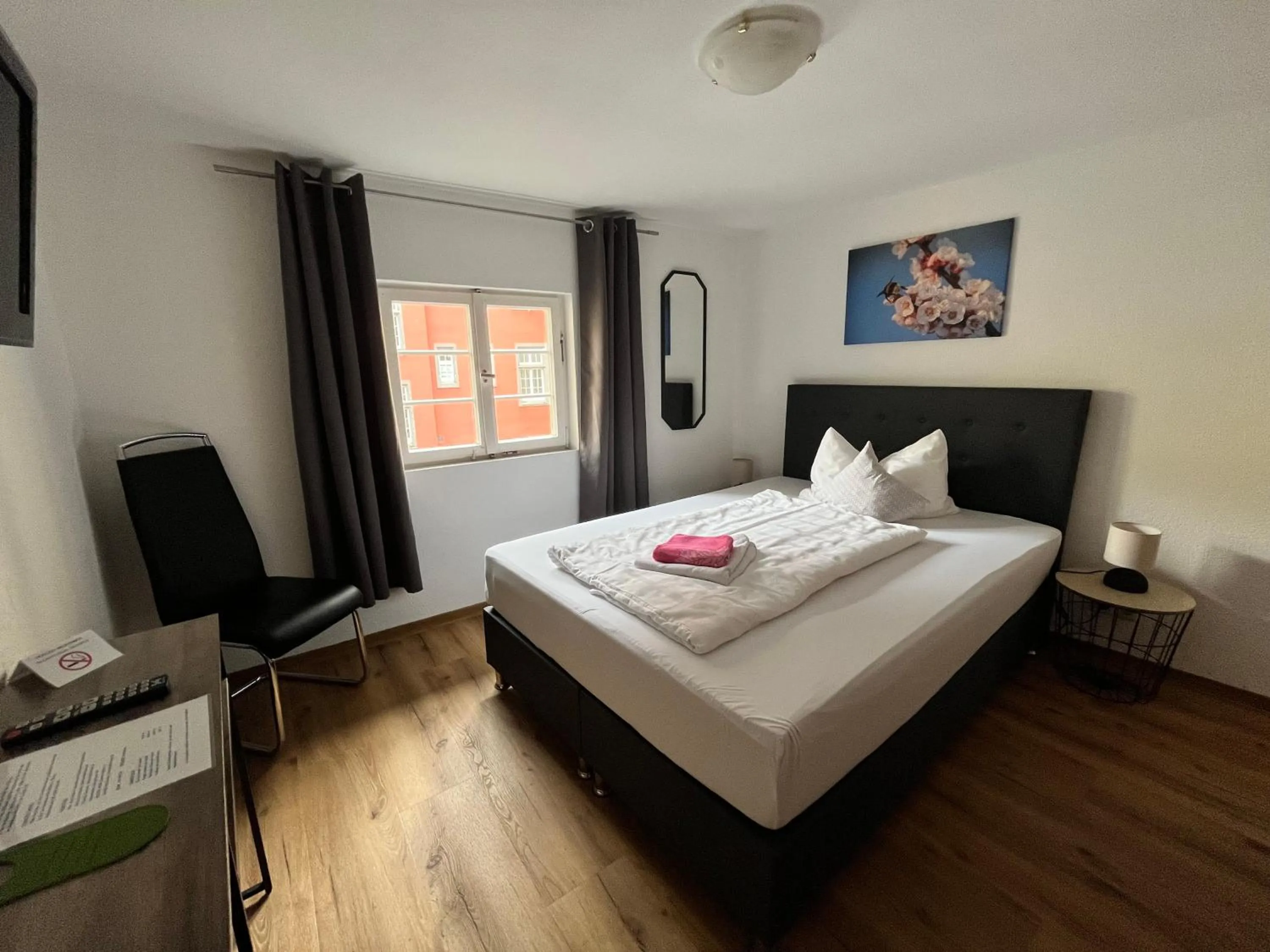 Photo of the whole room, Bed in Gästehaus AM HAFEN