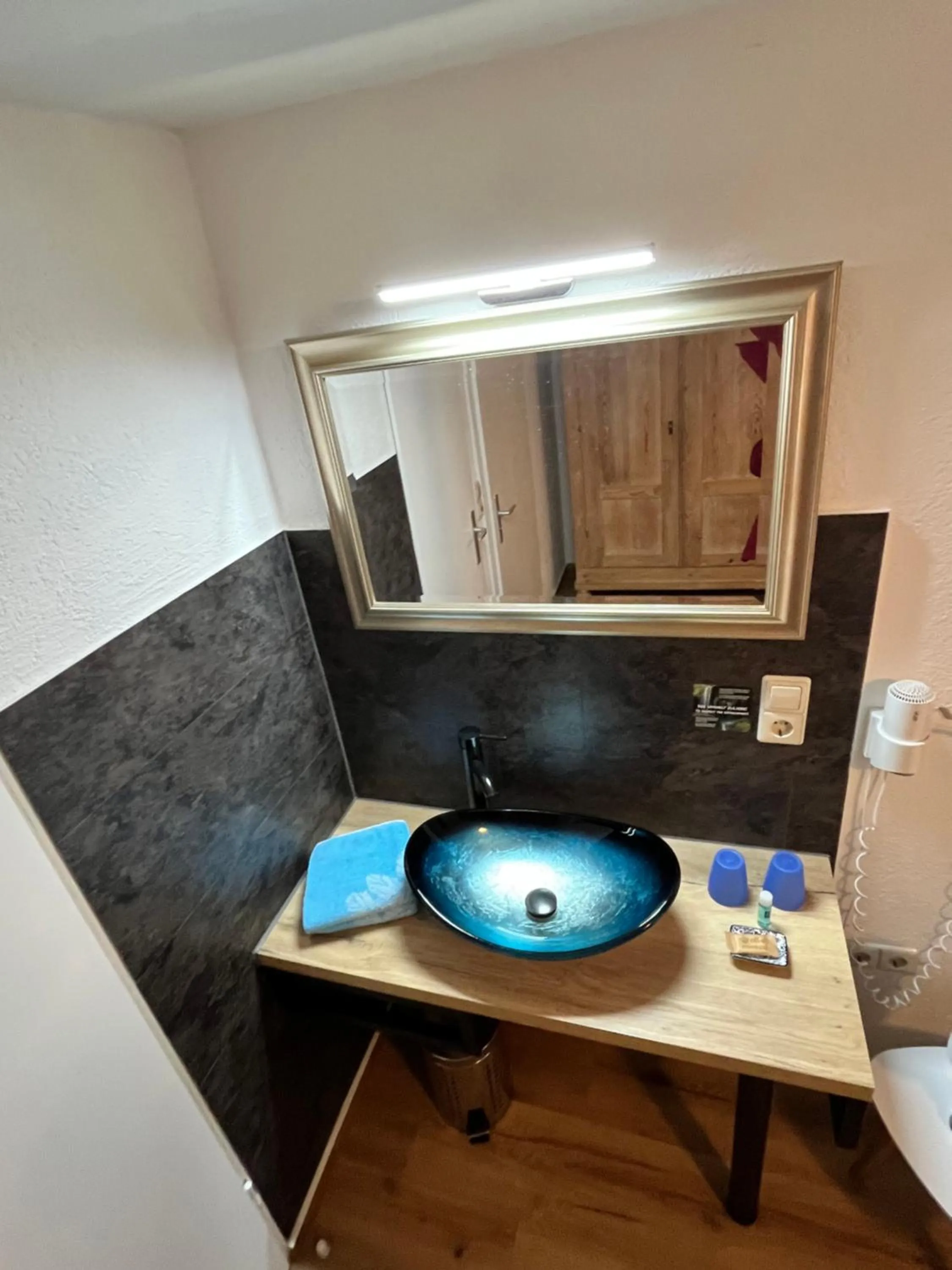 Photo of the whole room in Gästehaus AM HAFEN