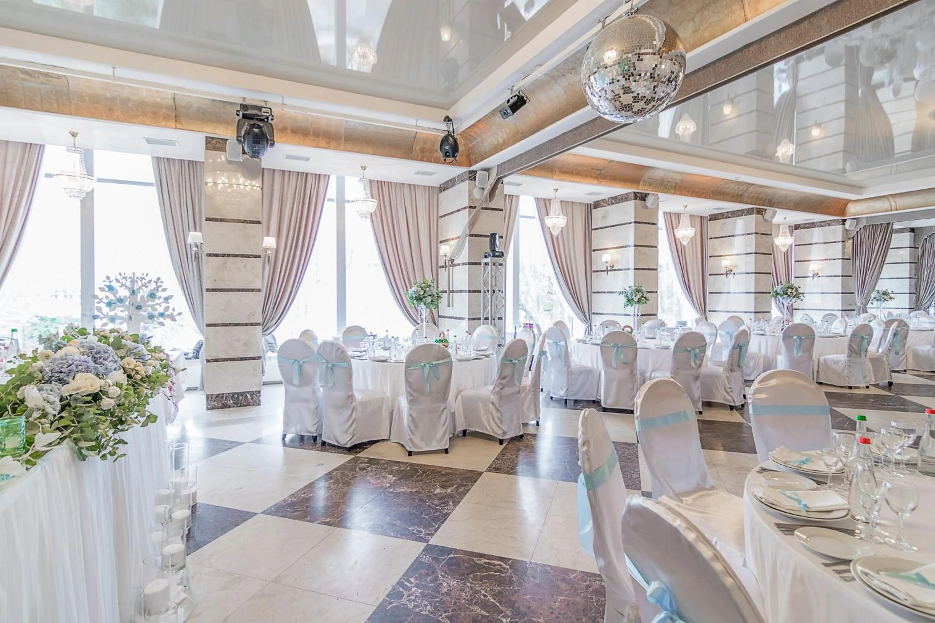 Restaurant/places to eat in Ukraine Hotel