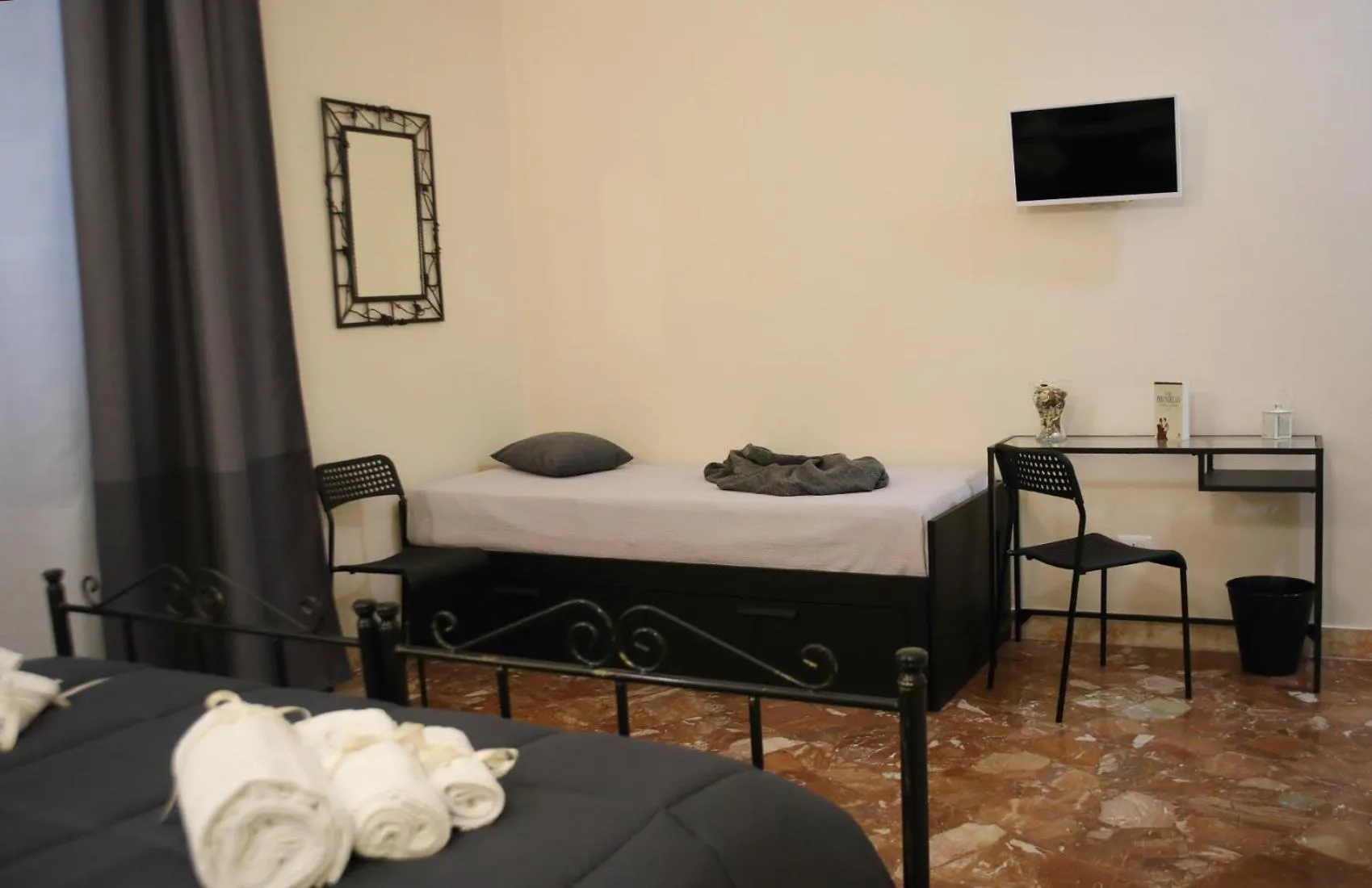 Bedroom, Bed in Mantegna Rooms