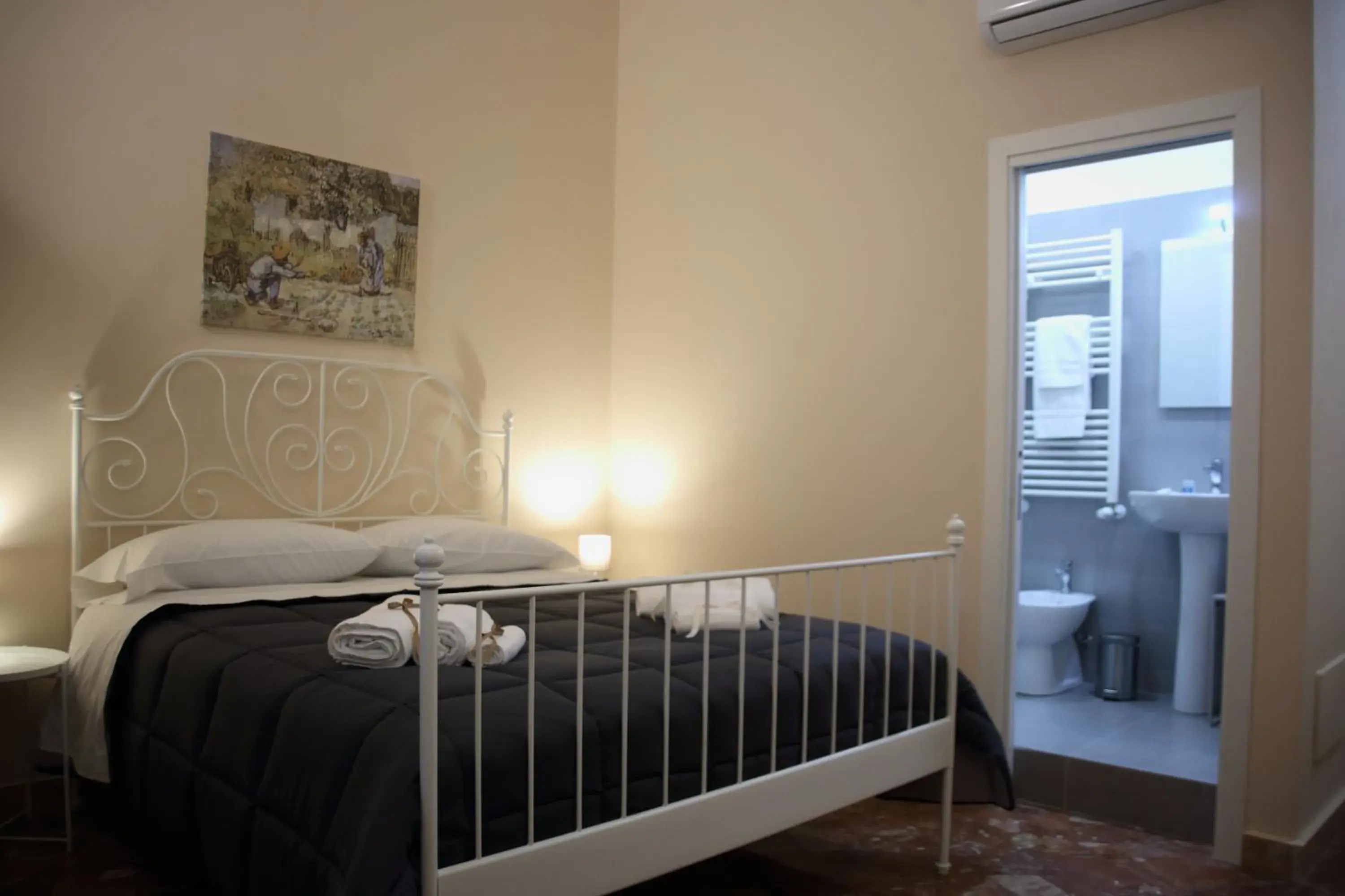 Double Room - single occupancy in Mantegna Rooms Double Room - single occupancy in Mantegna Rooms