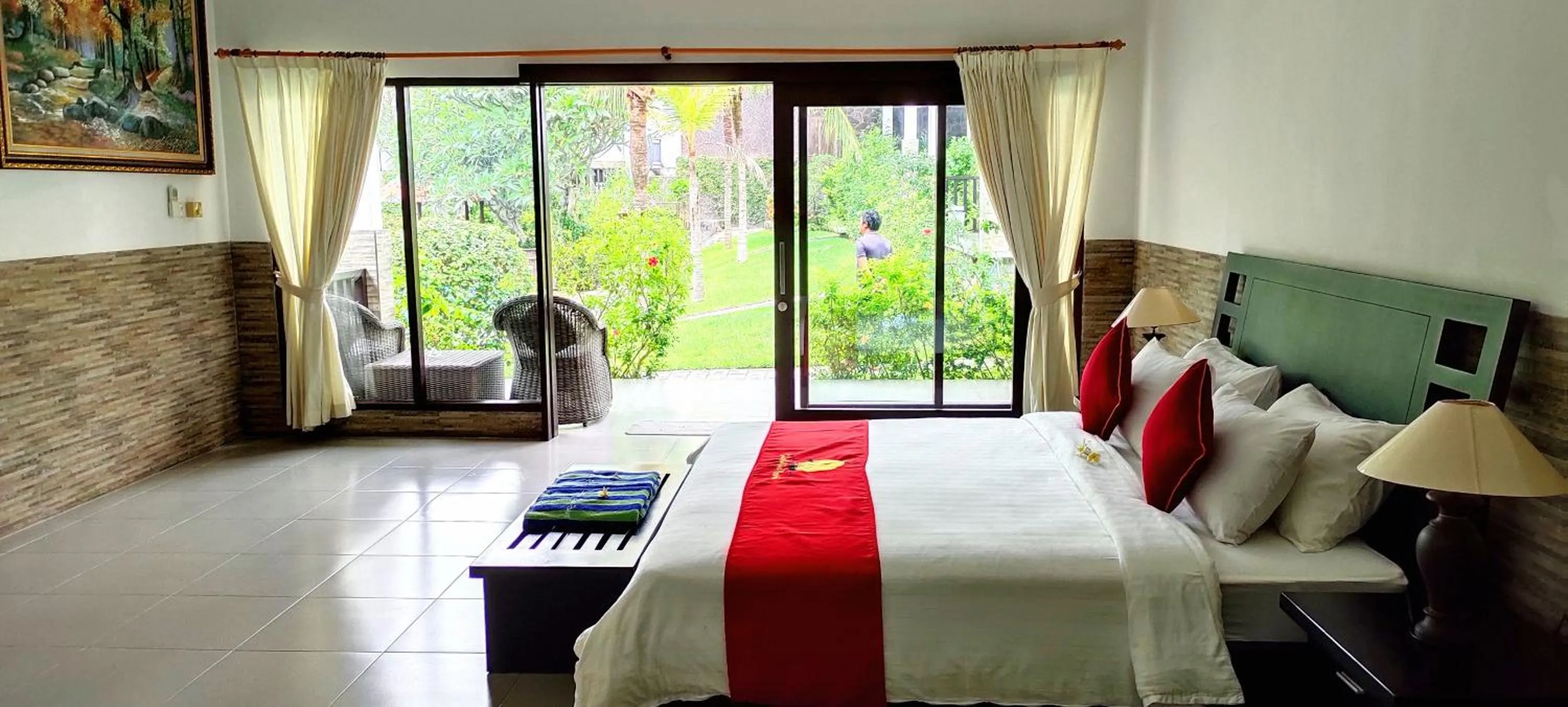 Bed in Liberty Dive Resort