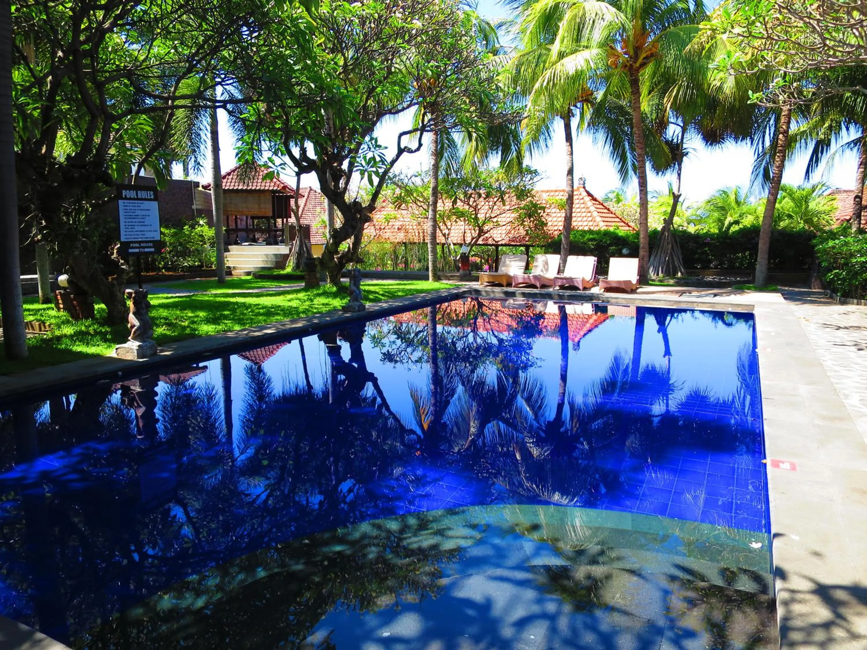 Swimming pool in Liberty Dive Resort
