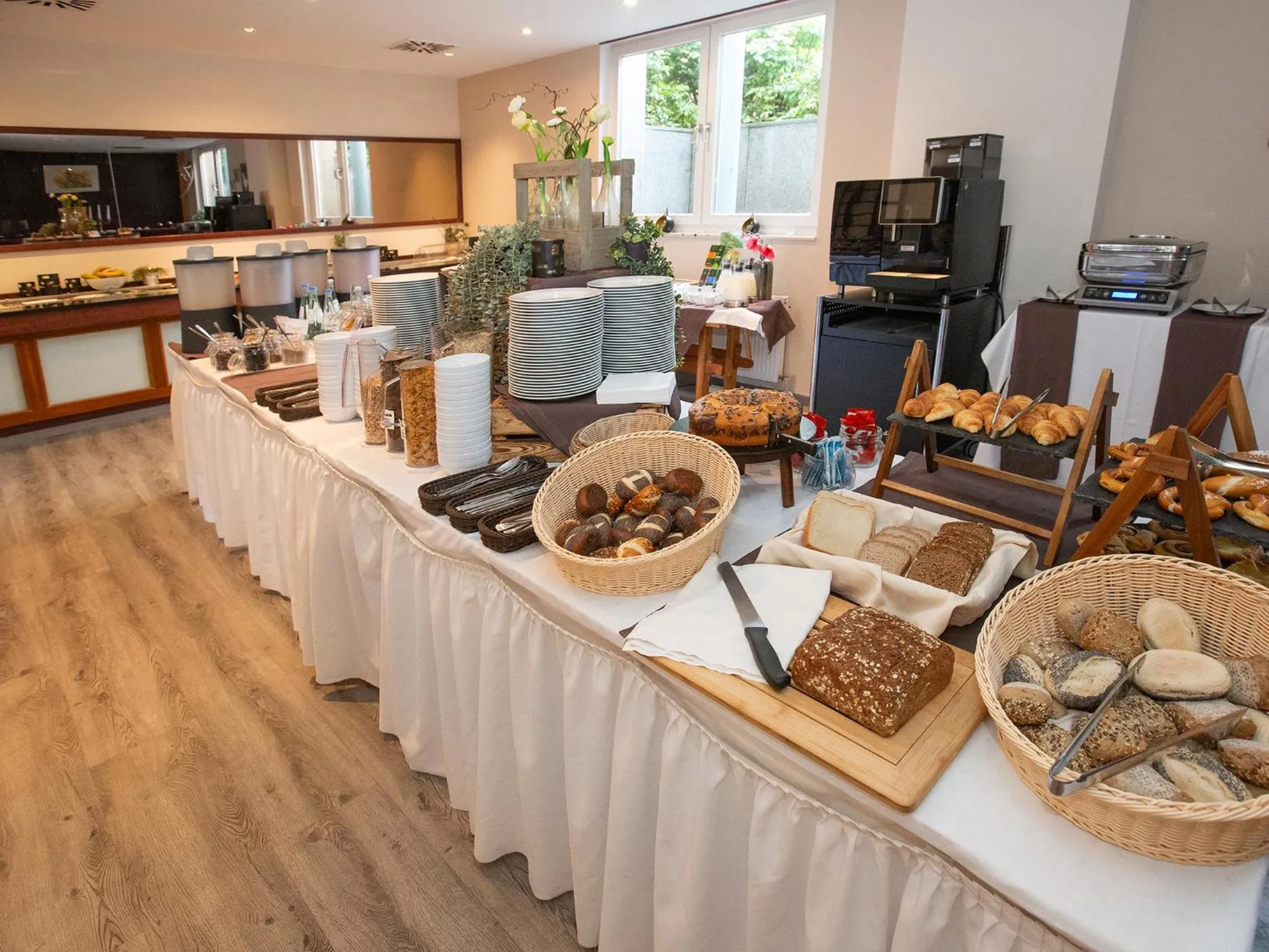 Buffet breakfast in DORMERO Hotel Bargenturm Lüneburg