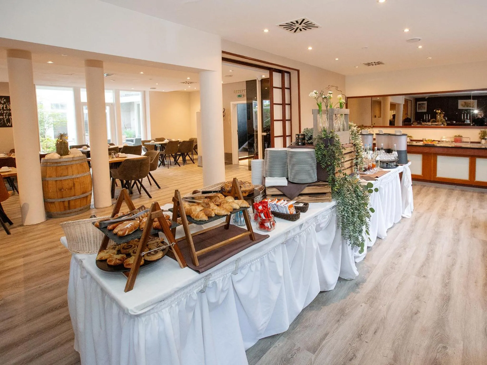 Buffet breakfast in DORMERO Hotel Bargenturm Lüneburg