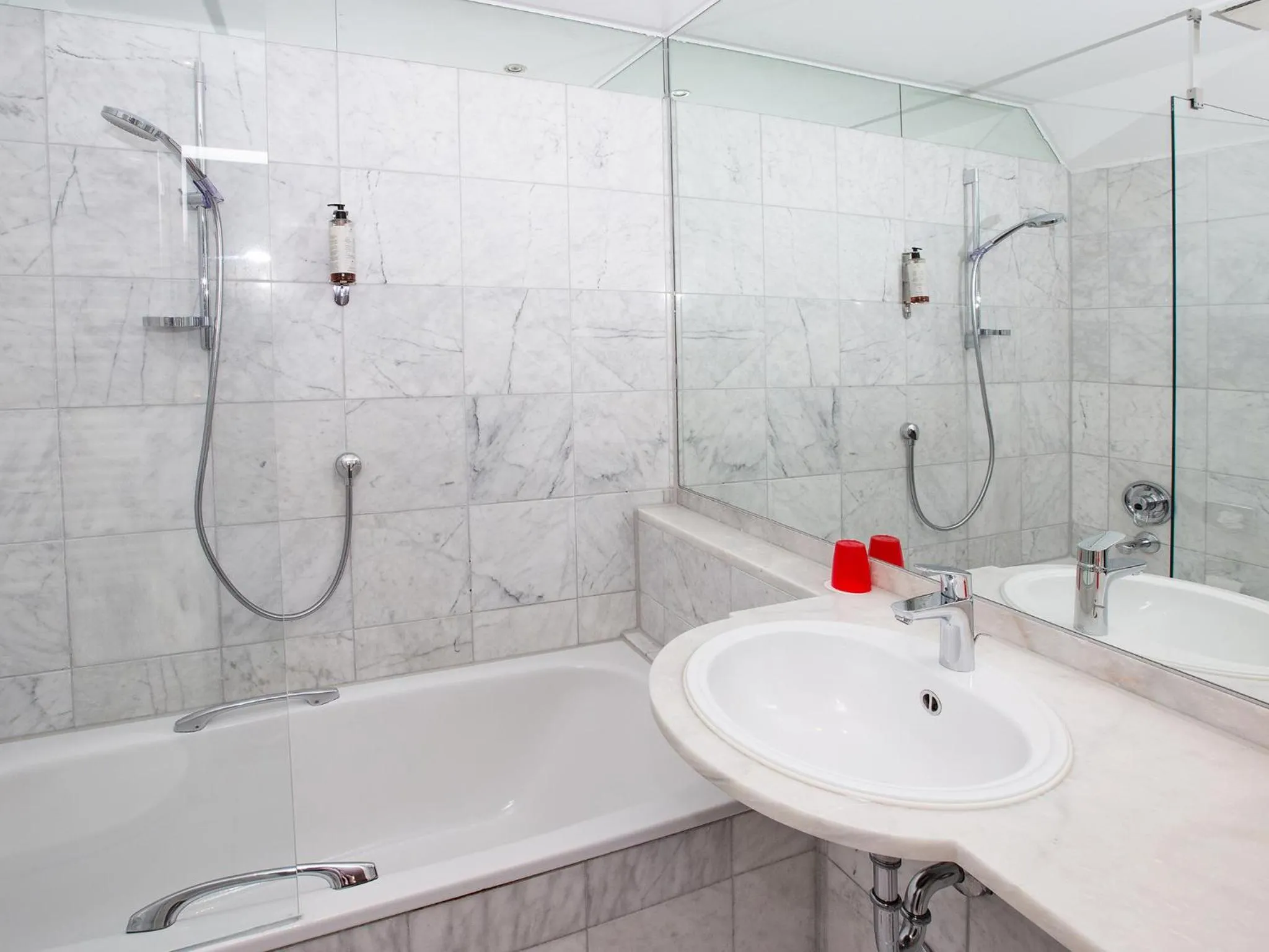 Bathroom in DORMERO Hotel Bargenturm Lüneburg