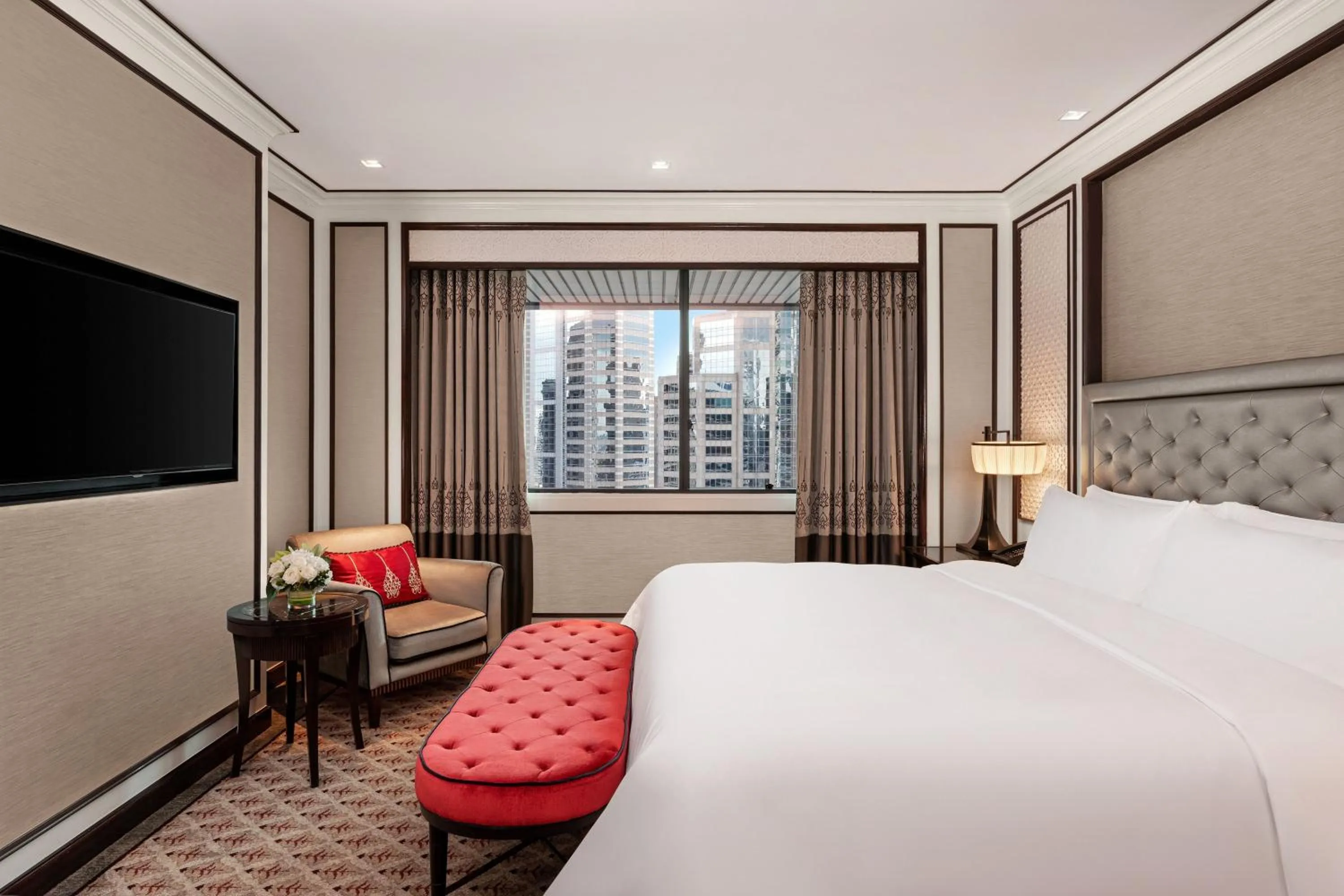 Photo of the whole room, Bed in The Athenee Hotel, a Luxury Collection Hotel, Bangkok