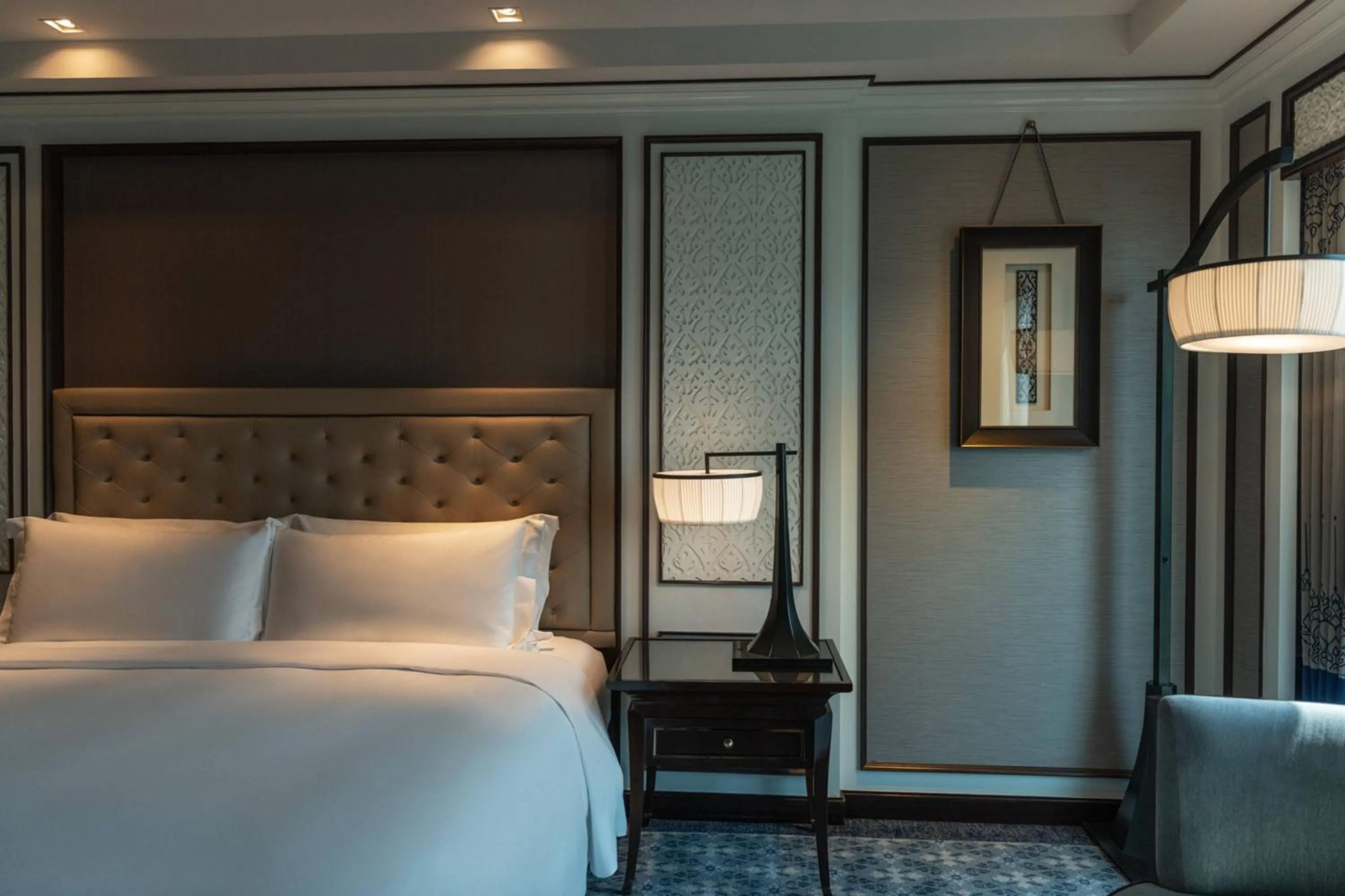 Living room, Bed in The Athenee Hotel, a Luxury Collection Hotel, Bangkok