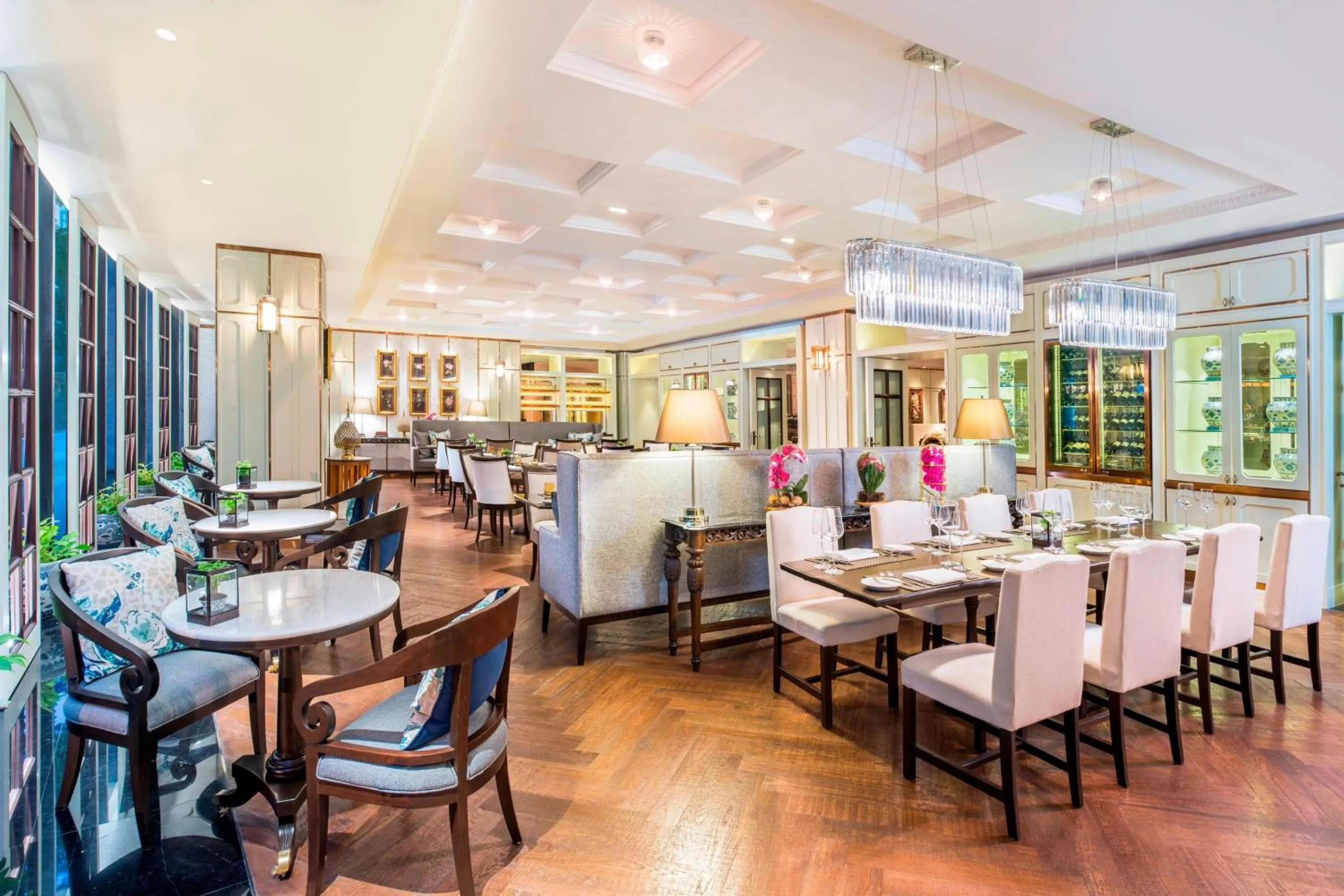 Restaurant/places to eat in The Athenee Hotel, a Luxury Collection Hotel, Bangkok