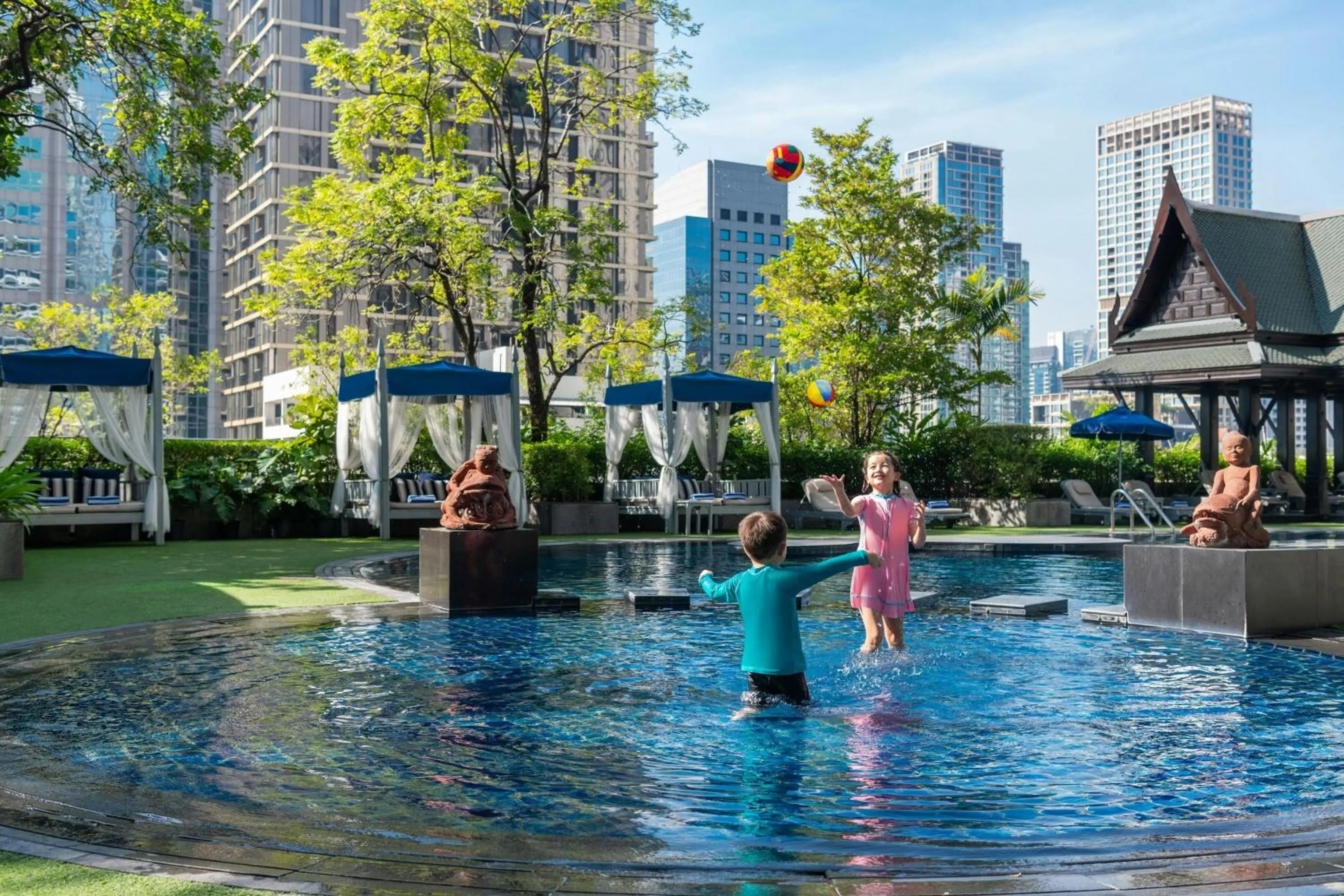 Swimming pool in The Athenee Hotel, a Luxury Collection Hotel, Bangkok