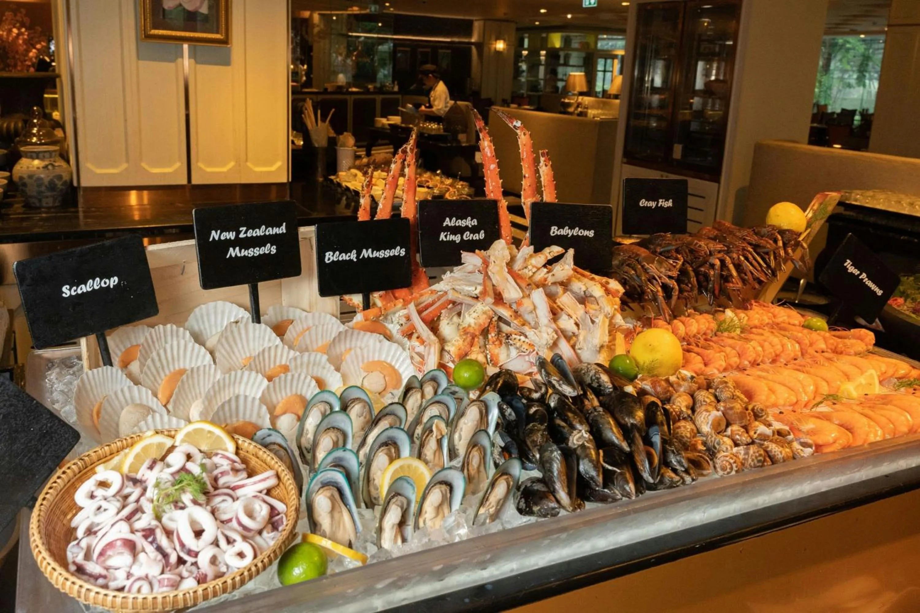 Restaurant/places to eat in The Athenee Hotel, a Luxury Collection Hotel, Bangkok