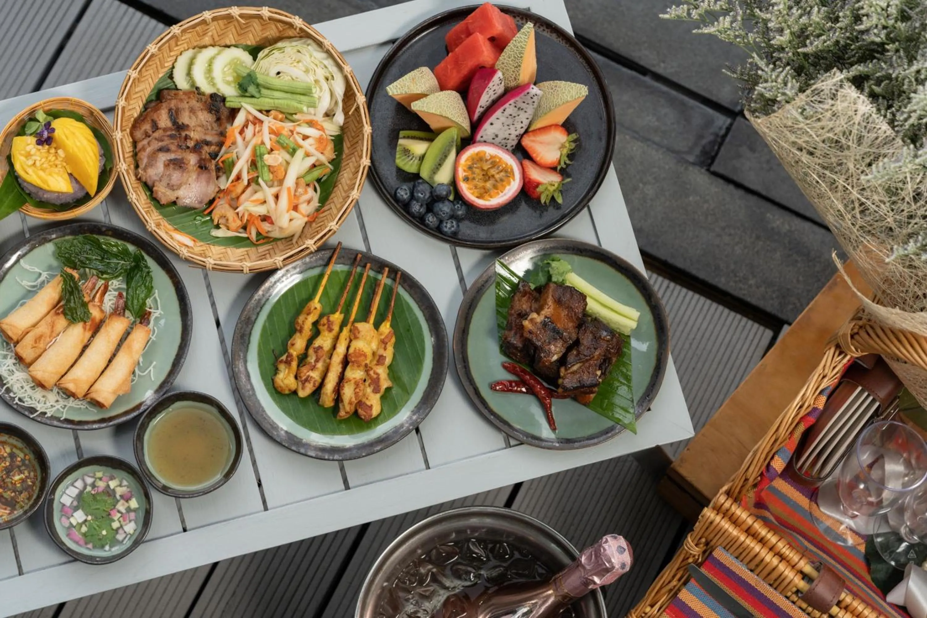 Restaurant/places to eat in The Athenee Hotel, a Luxury Collection Hotel, Bangkok