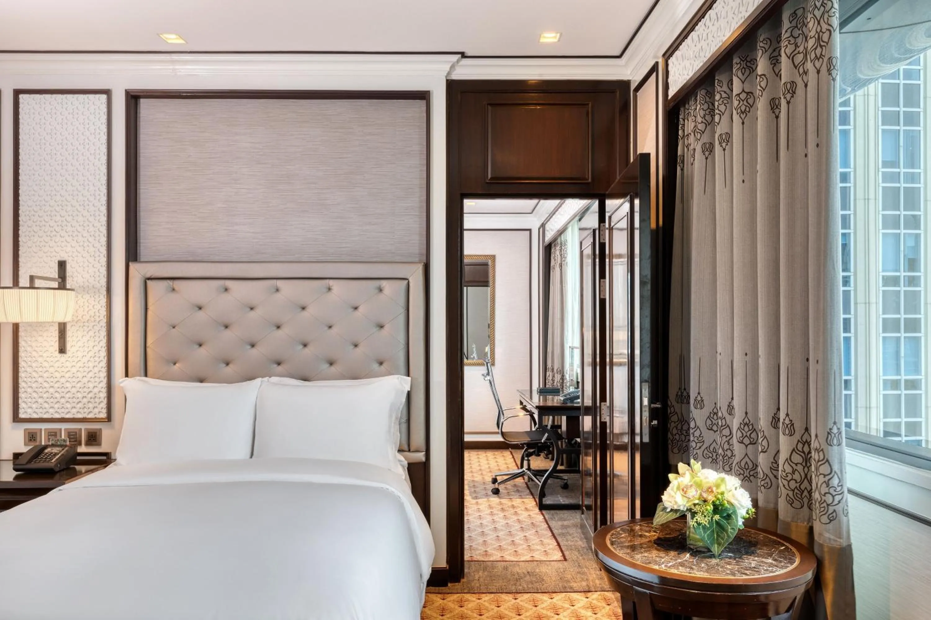 Bedroom, Bed in The Athenee Hotel, a Luxury Collection Hotel, Bangkok