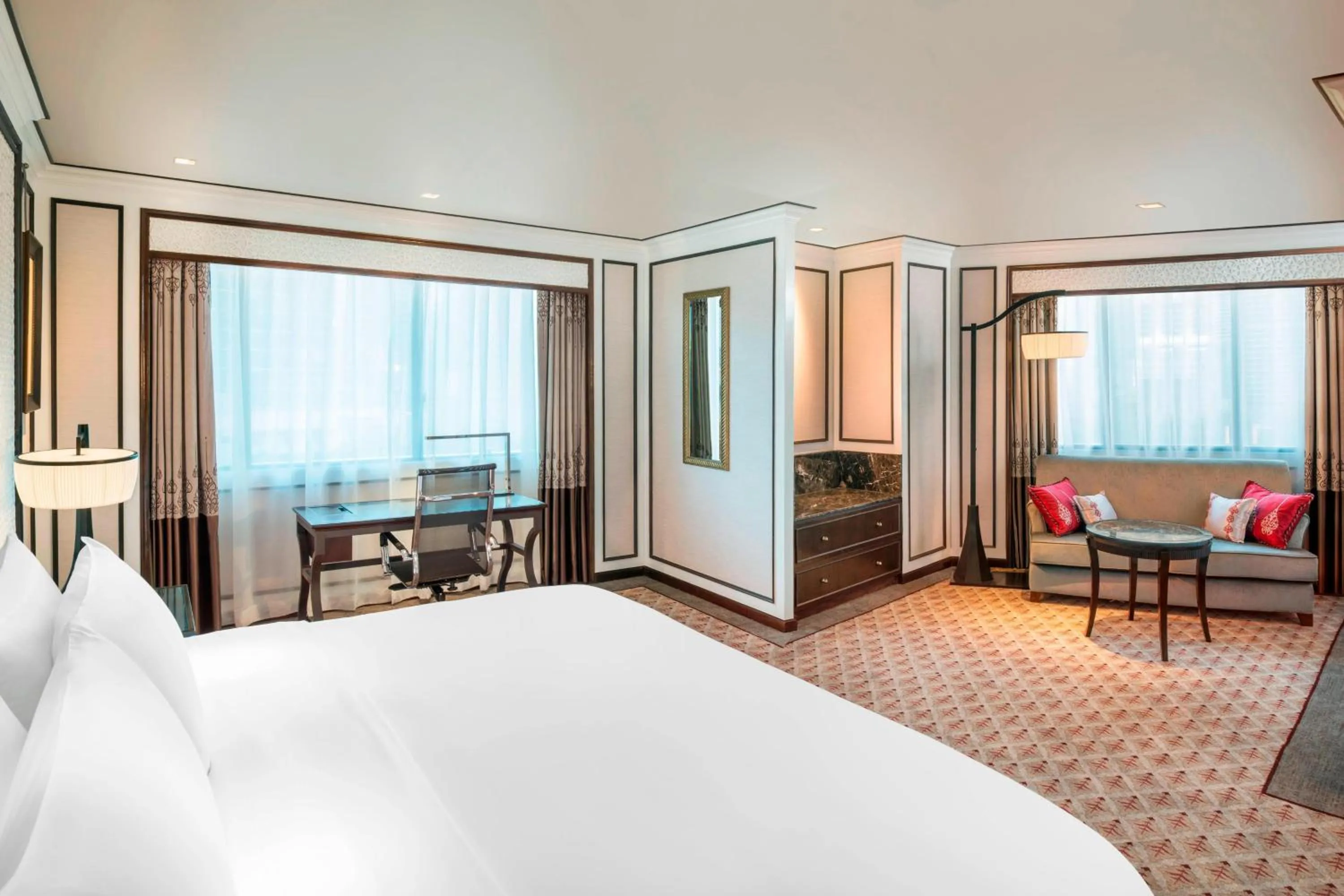 Photo of the whole room, Bed in The Athenee Hotel, a Luxury Collection Hotel, Bangkok