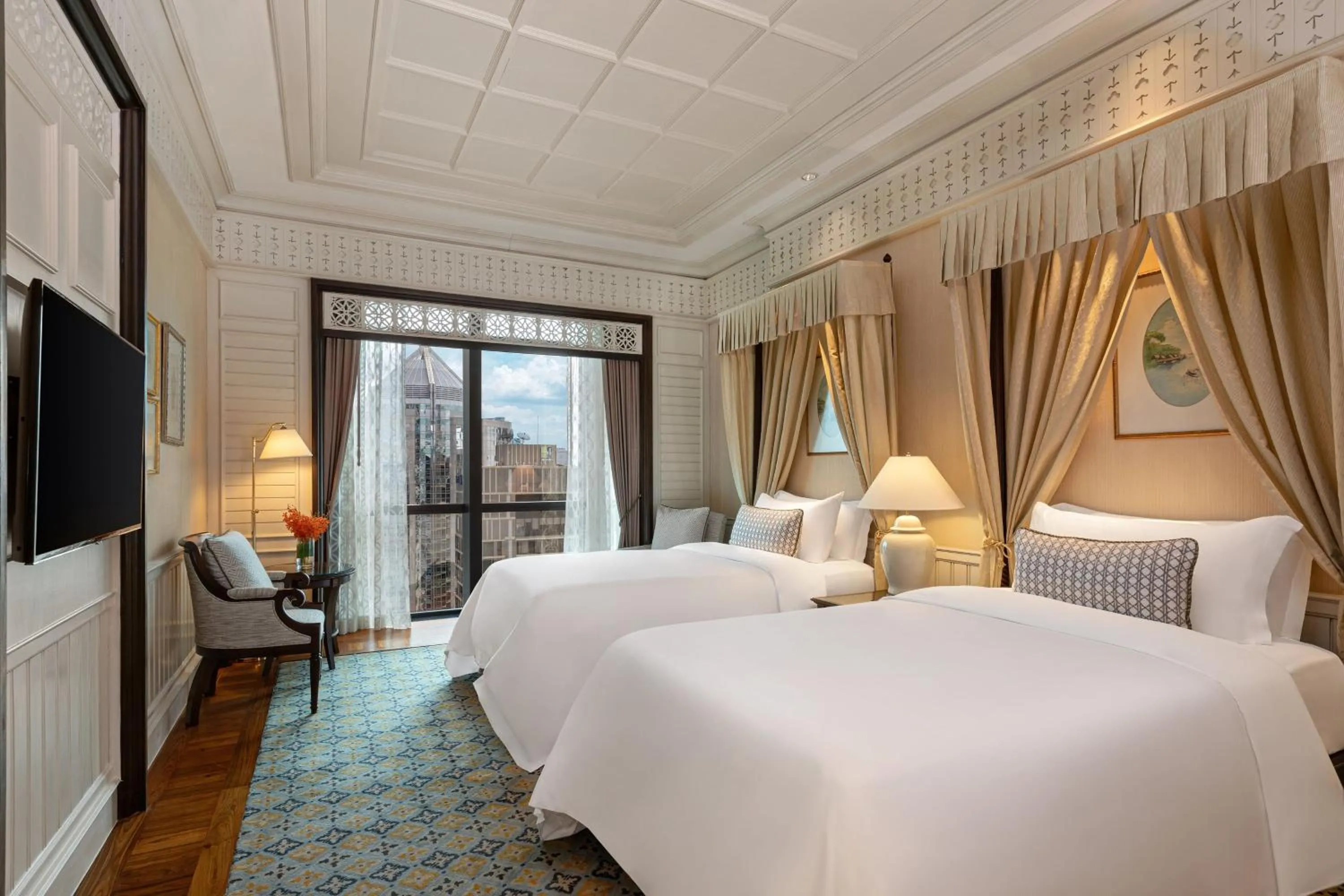 Bedroom, Bed in The Athenee Hotel, a Luxury Collection Hotel, Bangkok