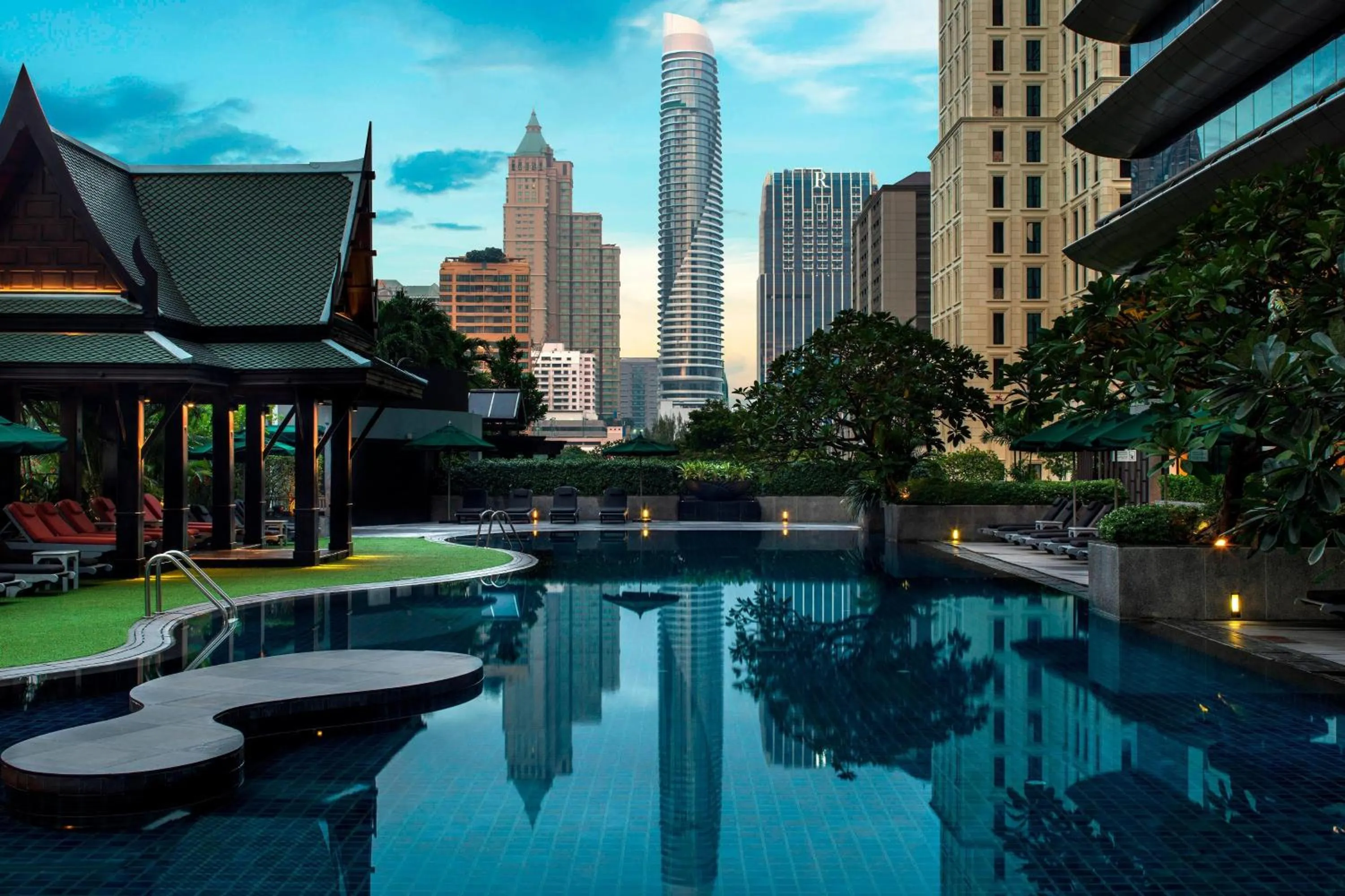 Swimming pool in The Athenee Hotel, a Luxury Collection Hotel, Bangkok