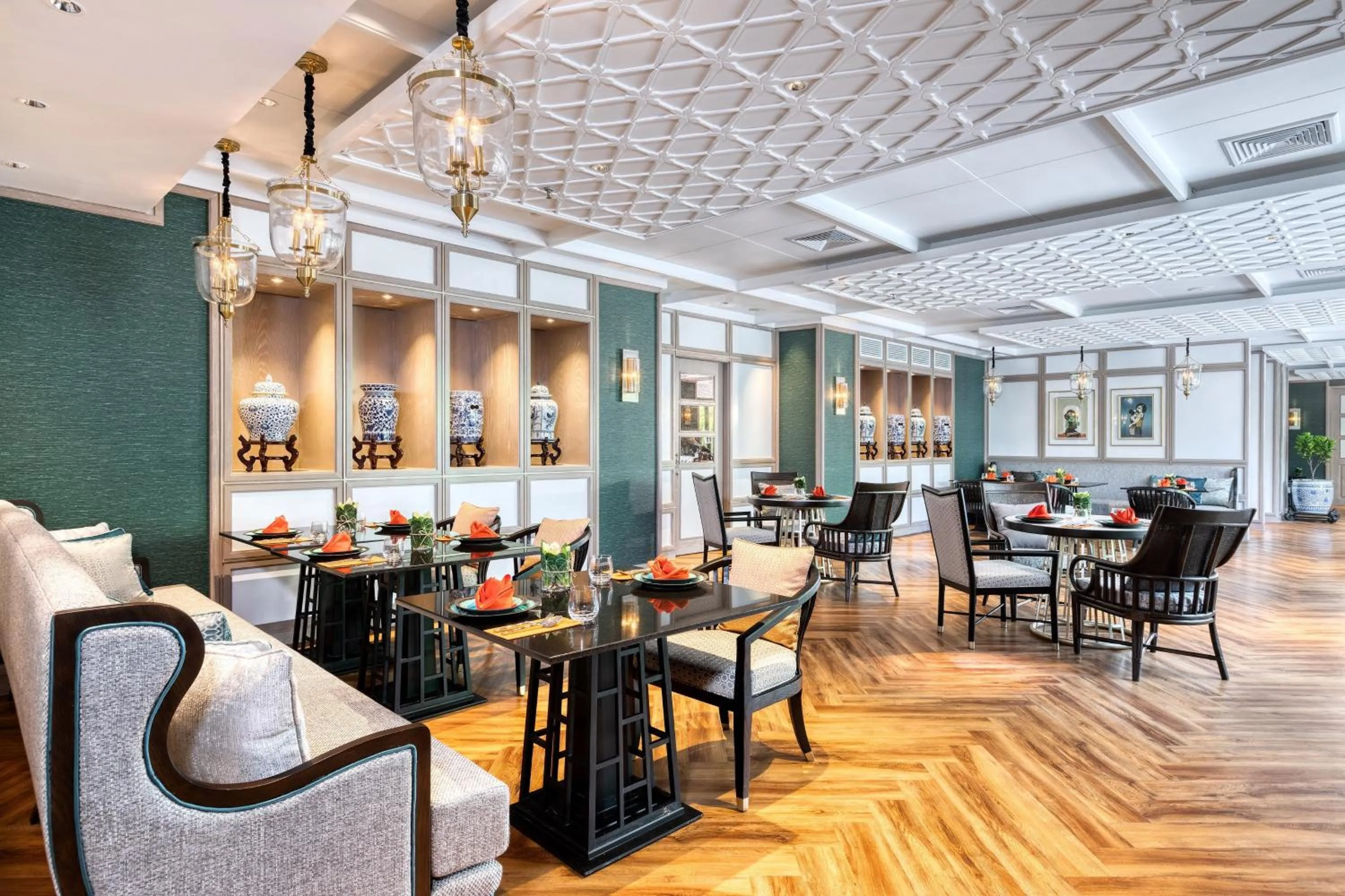 Restaurant/places to eat in The Athenee Hotel, a Luxury Collection Hotel, Bangkok