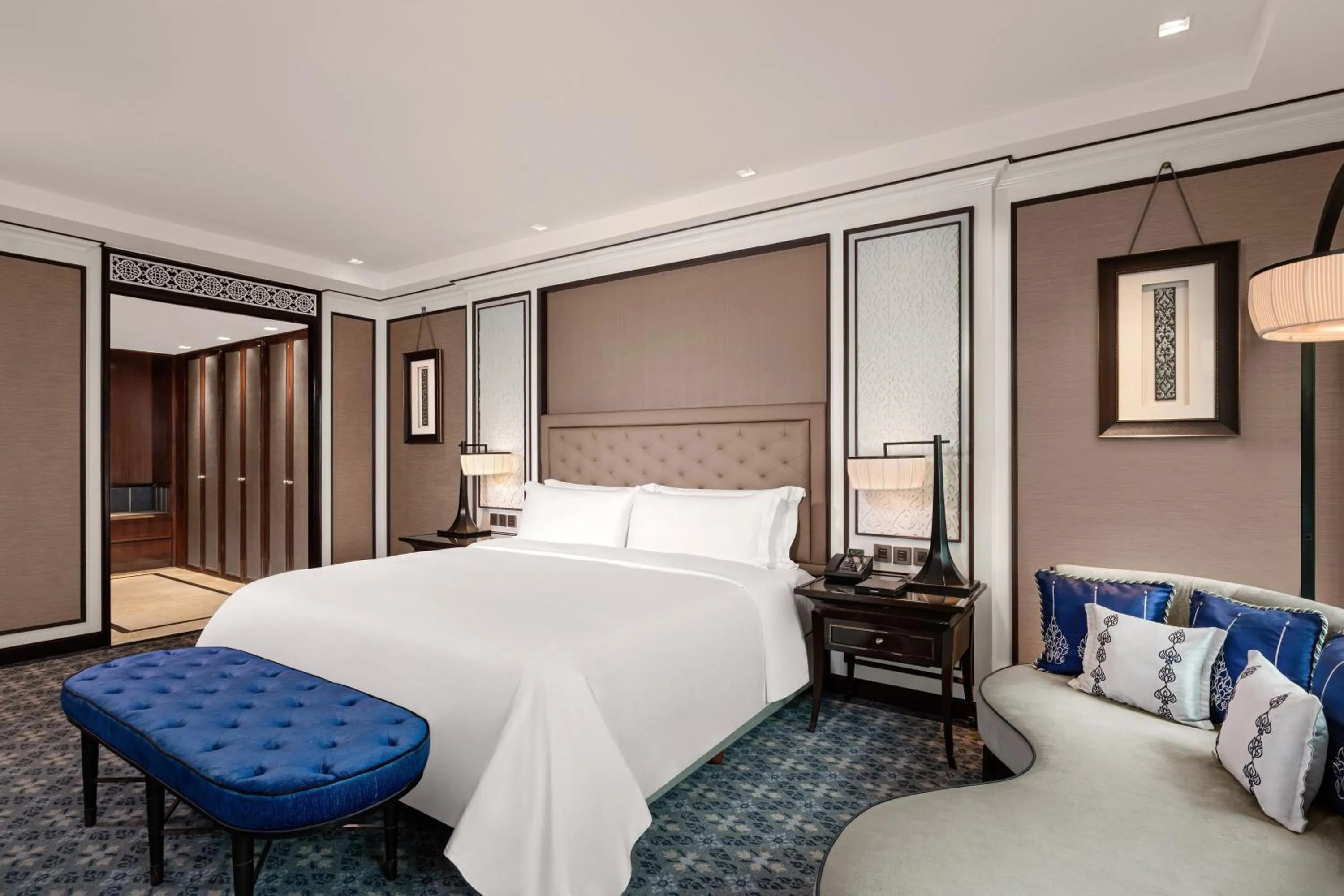 Bedroom, Bed in The Athenee Hotel, a Luxury Collection Hotel, Bangkok