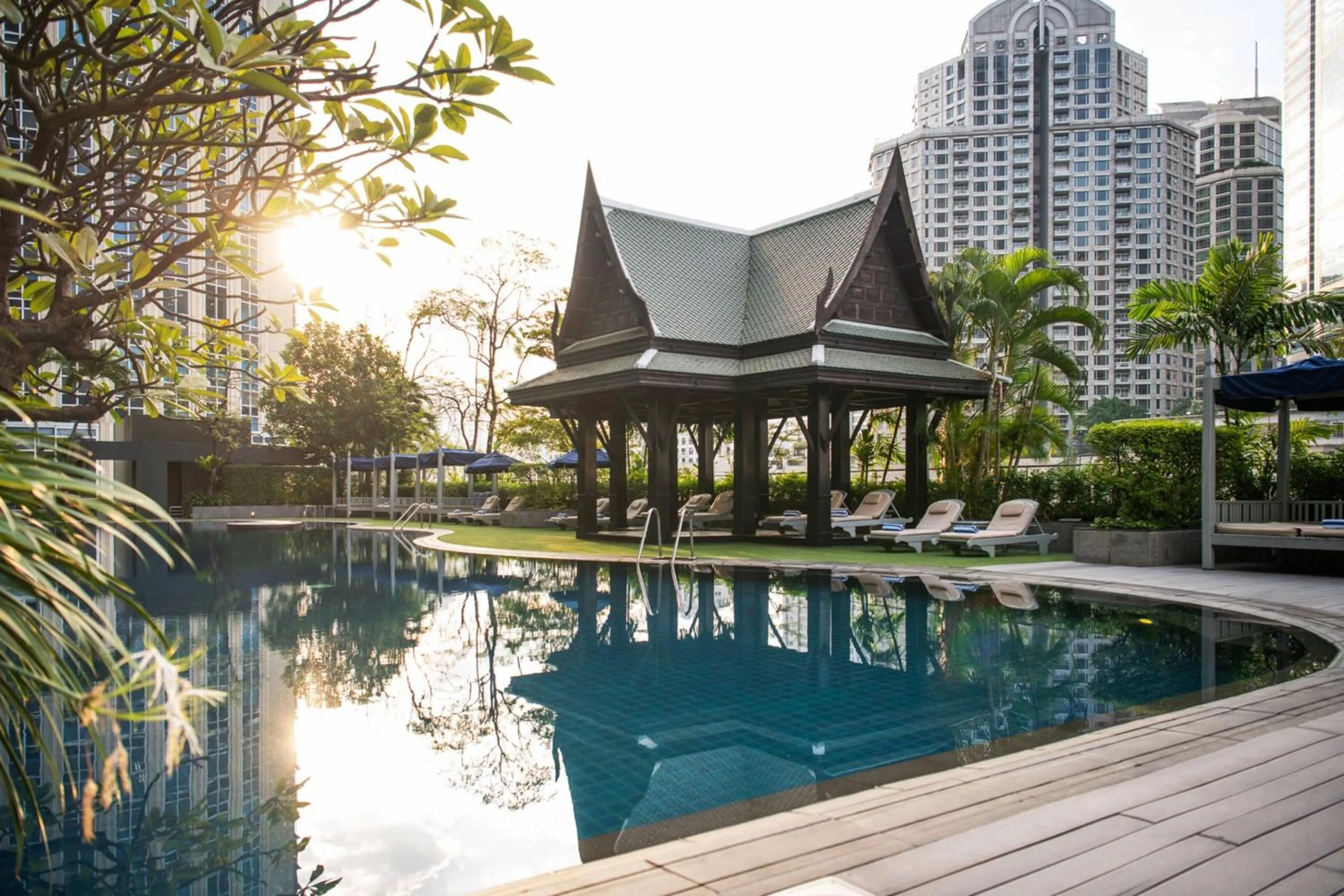 Swimming pool in The Athenee Hotel, a Luxury Collection Hotel, Bangkok