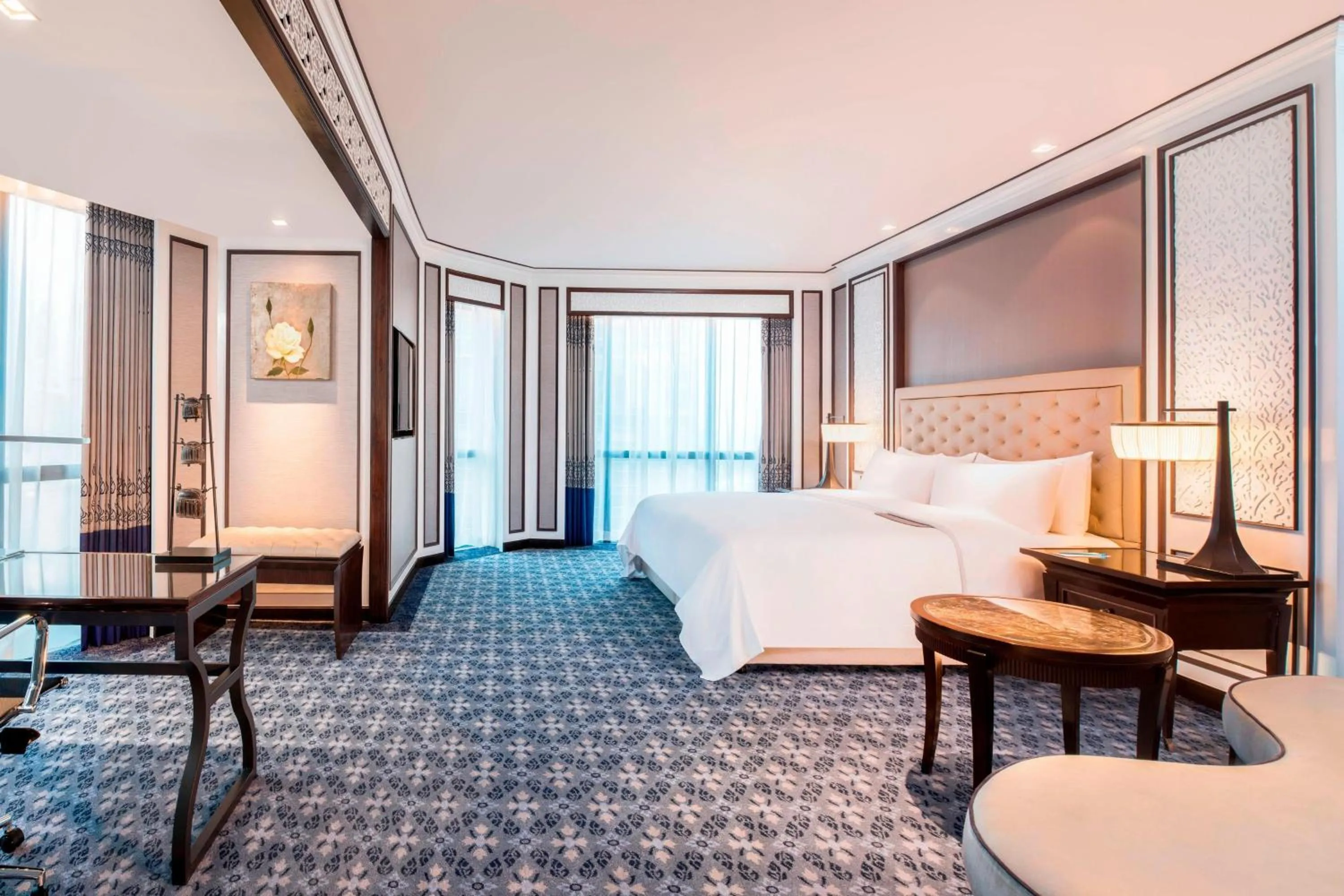 Photo of the whole room, Bed in The Athenee Hotel, a Luxury Collection Hotel, Bangkok