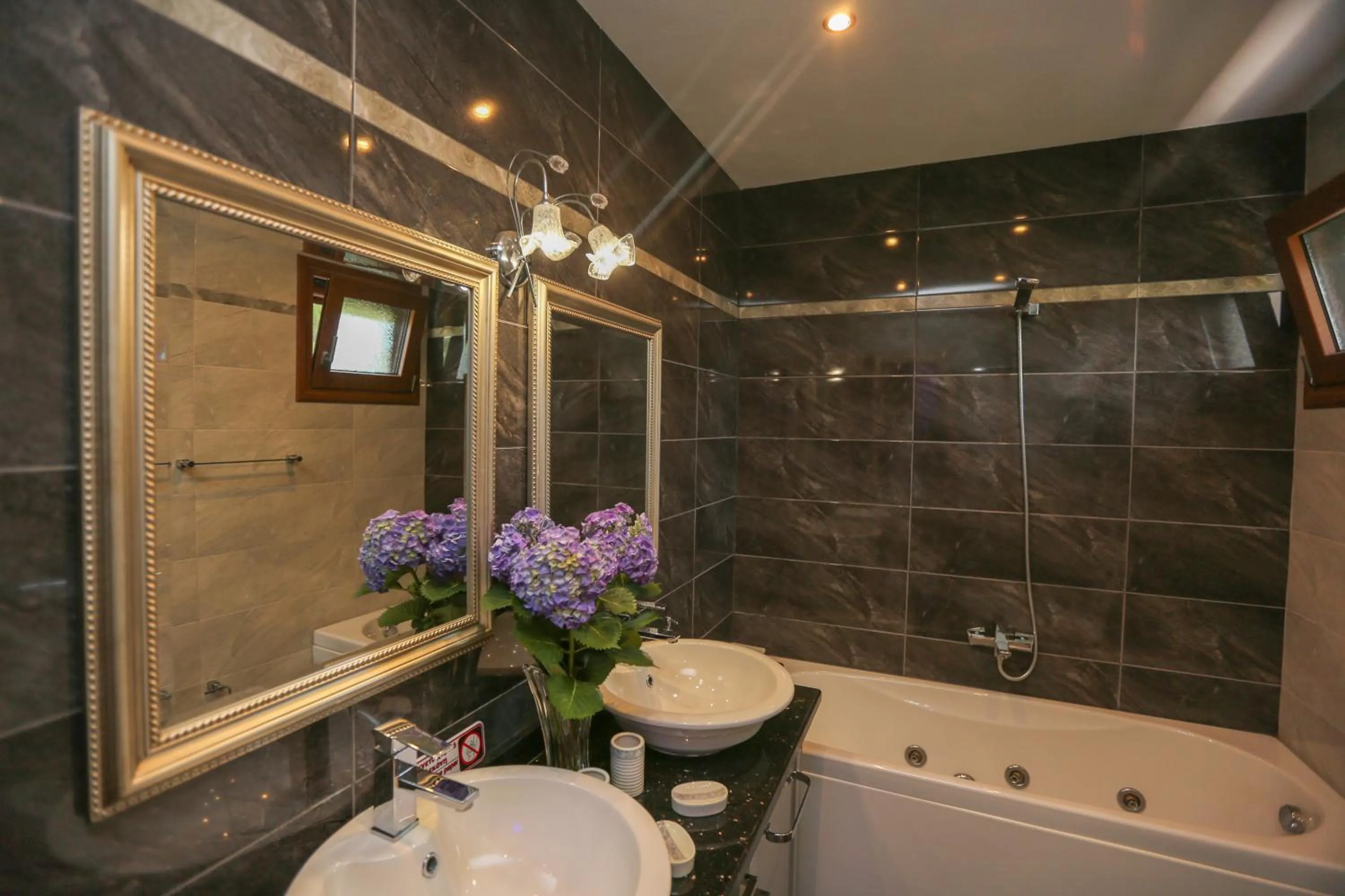 Bathroom in Skiathos Argento