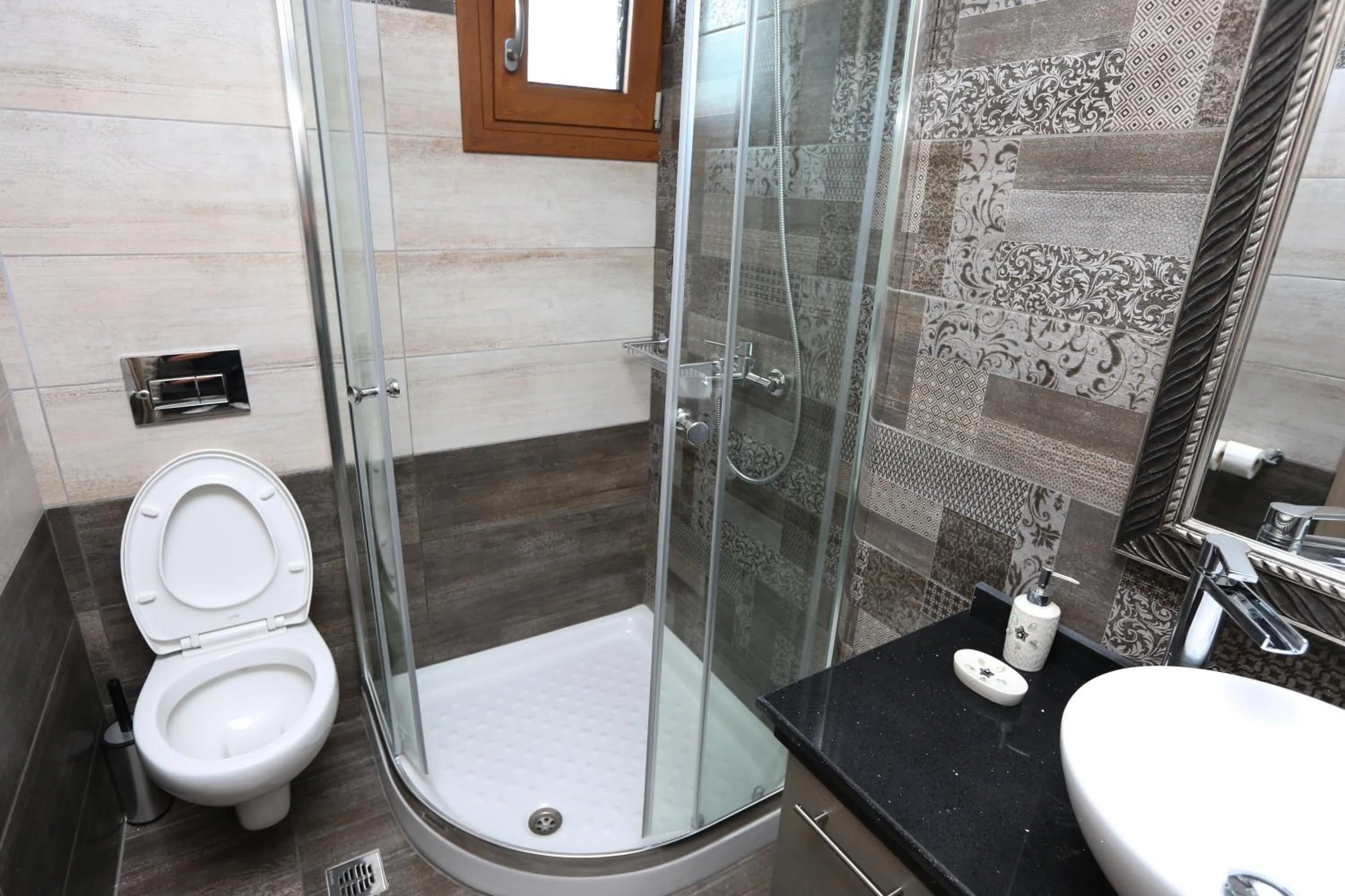 Bathroom in Skiathos Argento