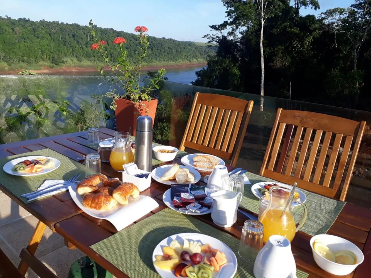 Breakfast in Tupa Lodge