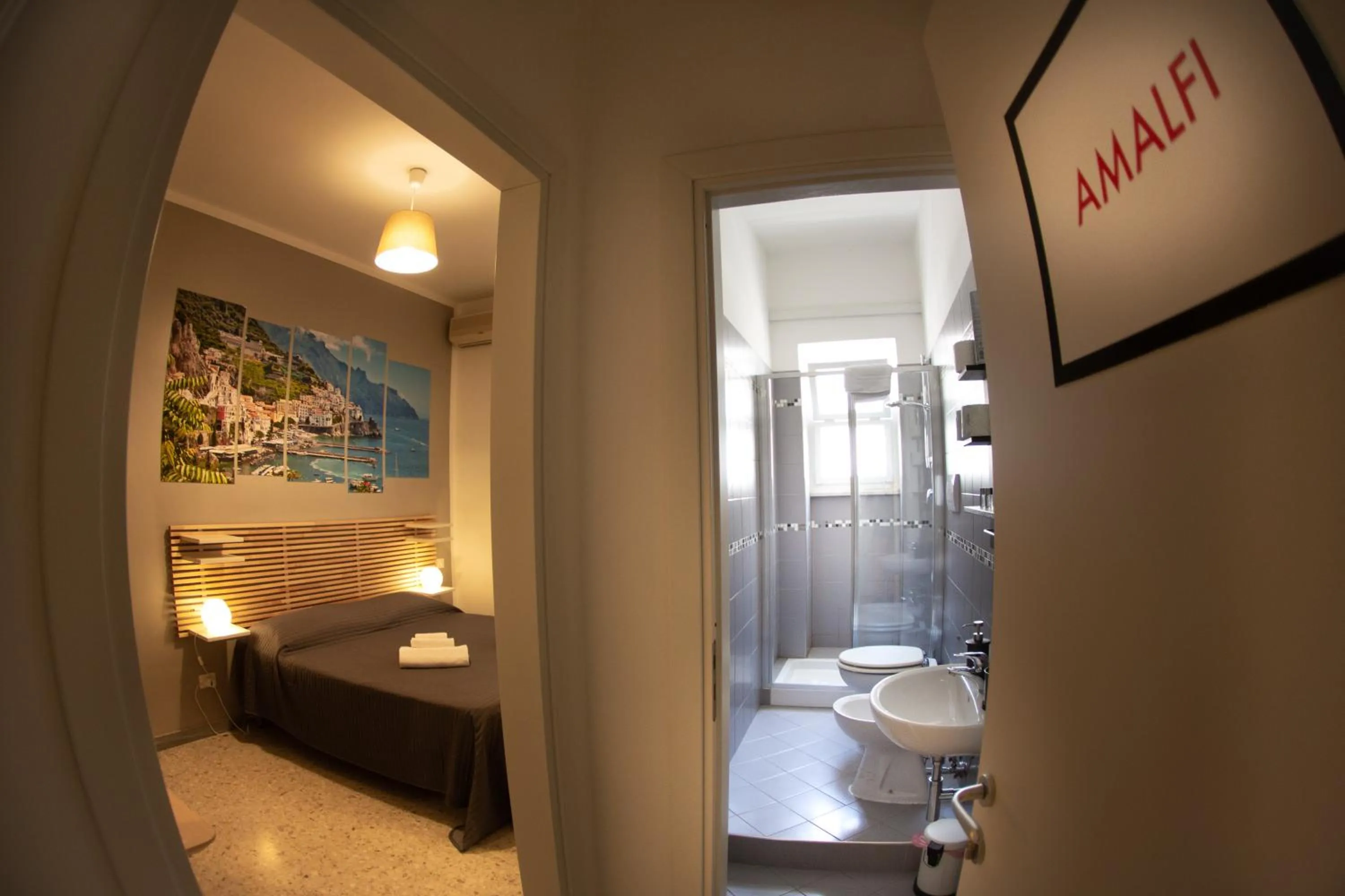 Shower, Bed in B&B Salerno Center