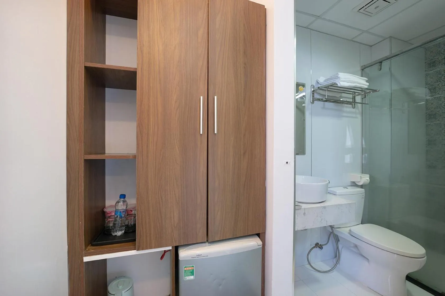 Toilet in Stop and Go Boutique Homestay Hue