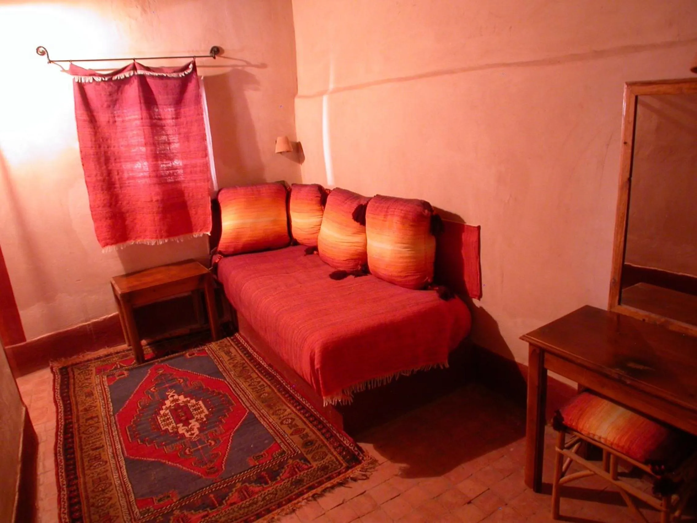 Seating area, Bed in Gite Elkhorbat