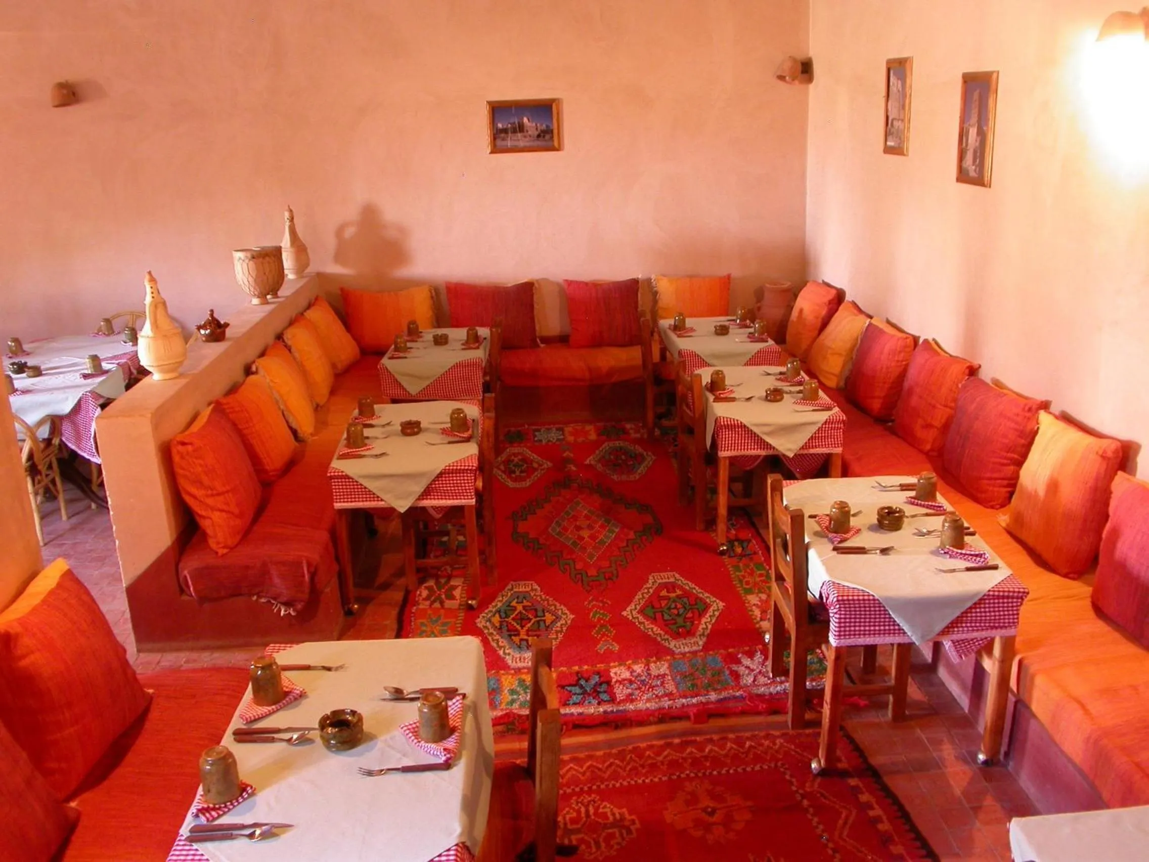 Restaurant/places to eat in Gite Elkhorbat