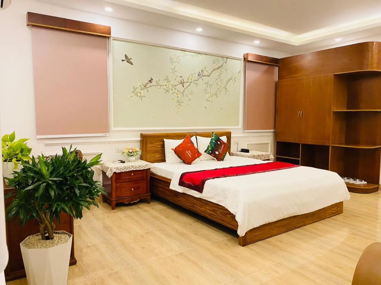 Property building, Bed in Nhu Y Hotel