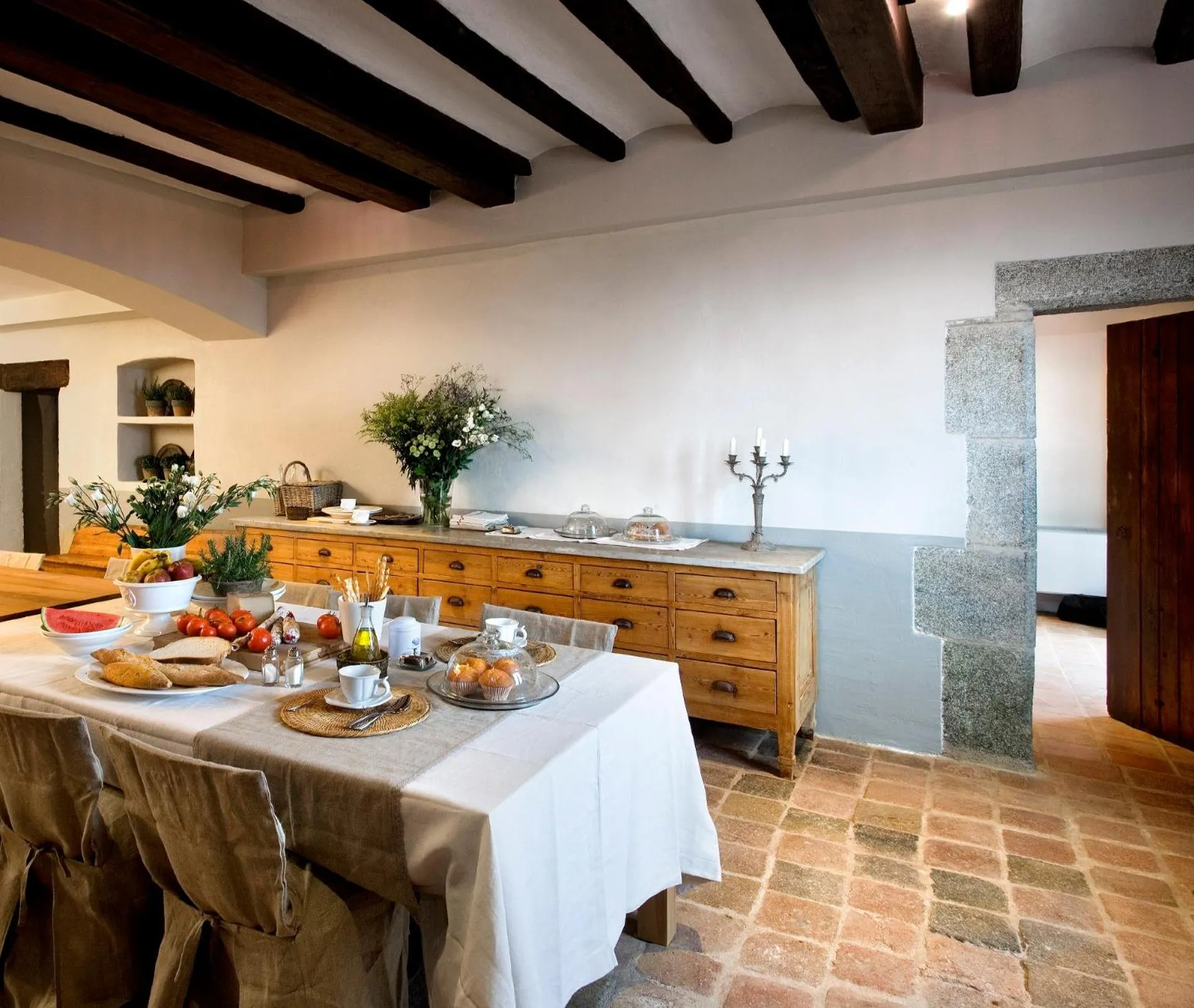 Continental breakfast in Can Mora de Dalt