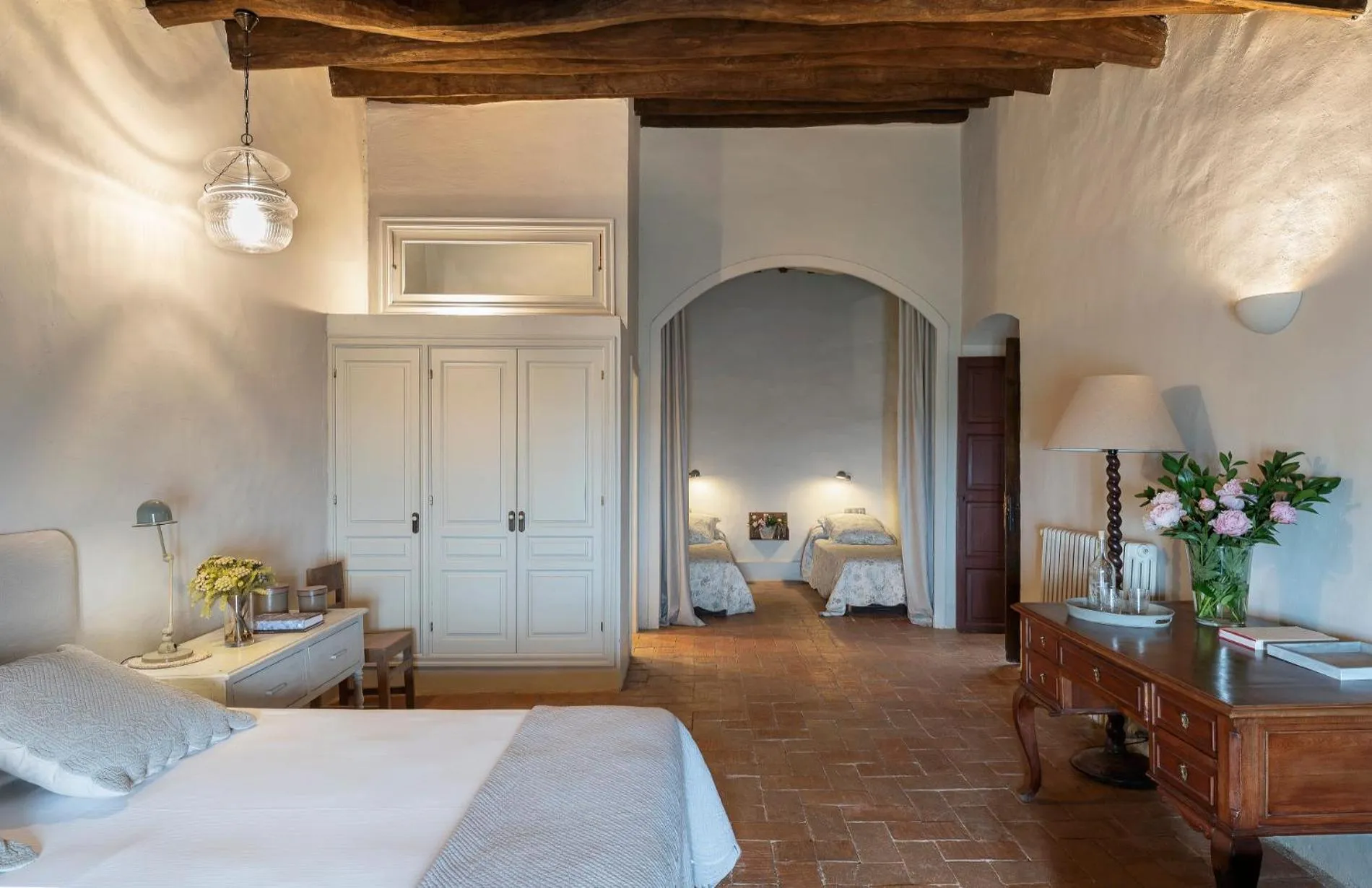 Photo of the whole room, Bed in Can Mora de Dalt