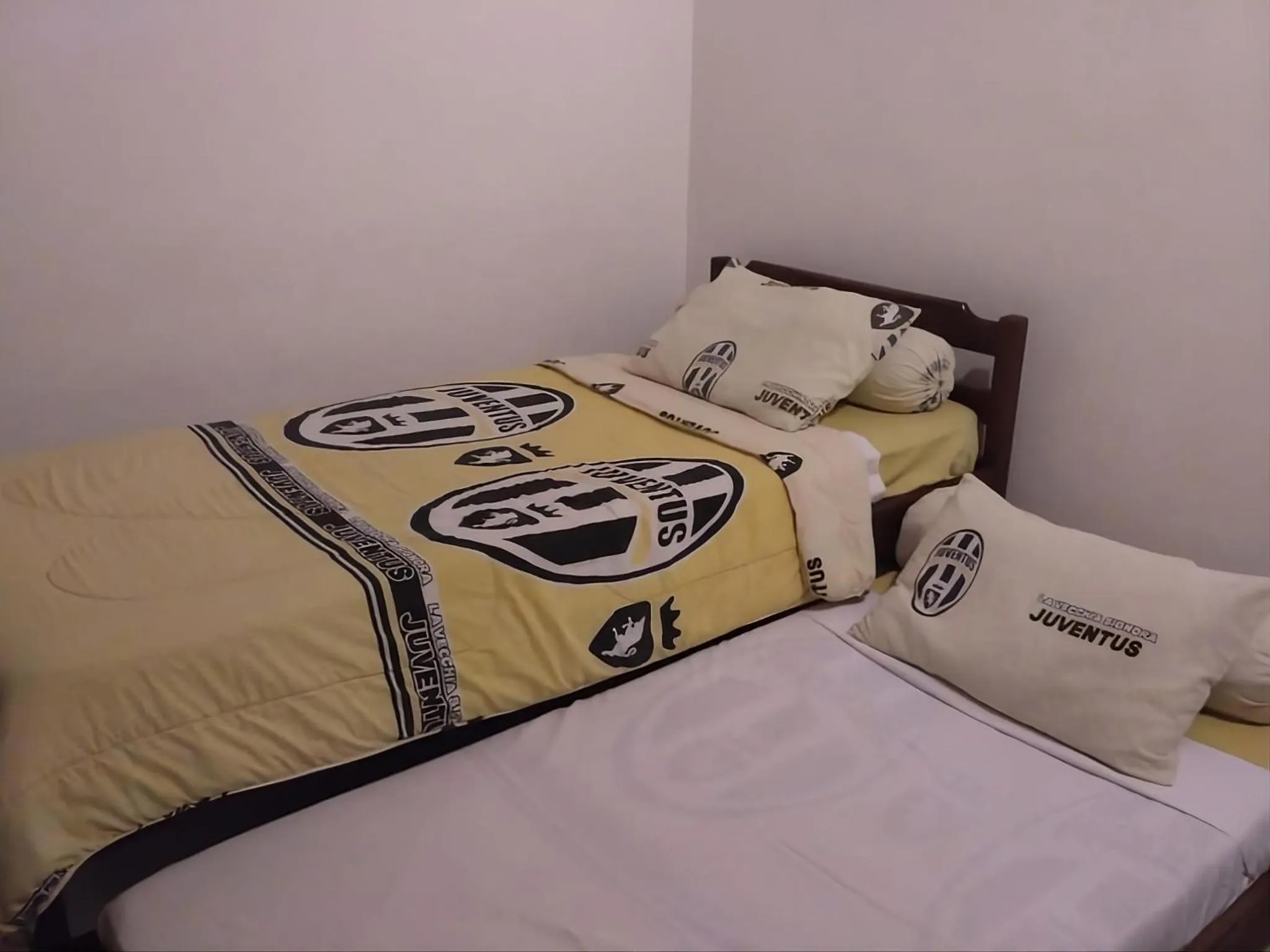 Bed in Villa Sumbing Indah