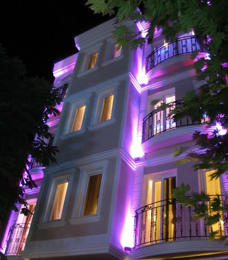 Facade/entrance in Charm Hotel