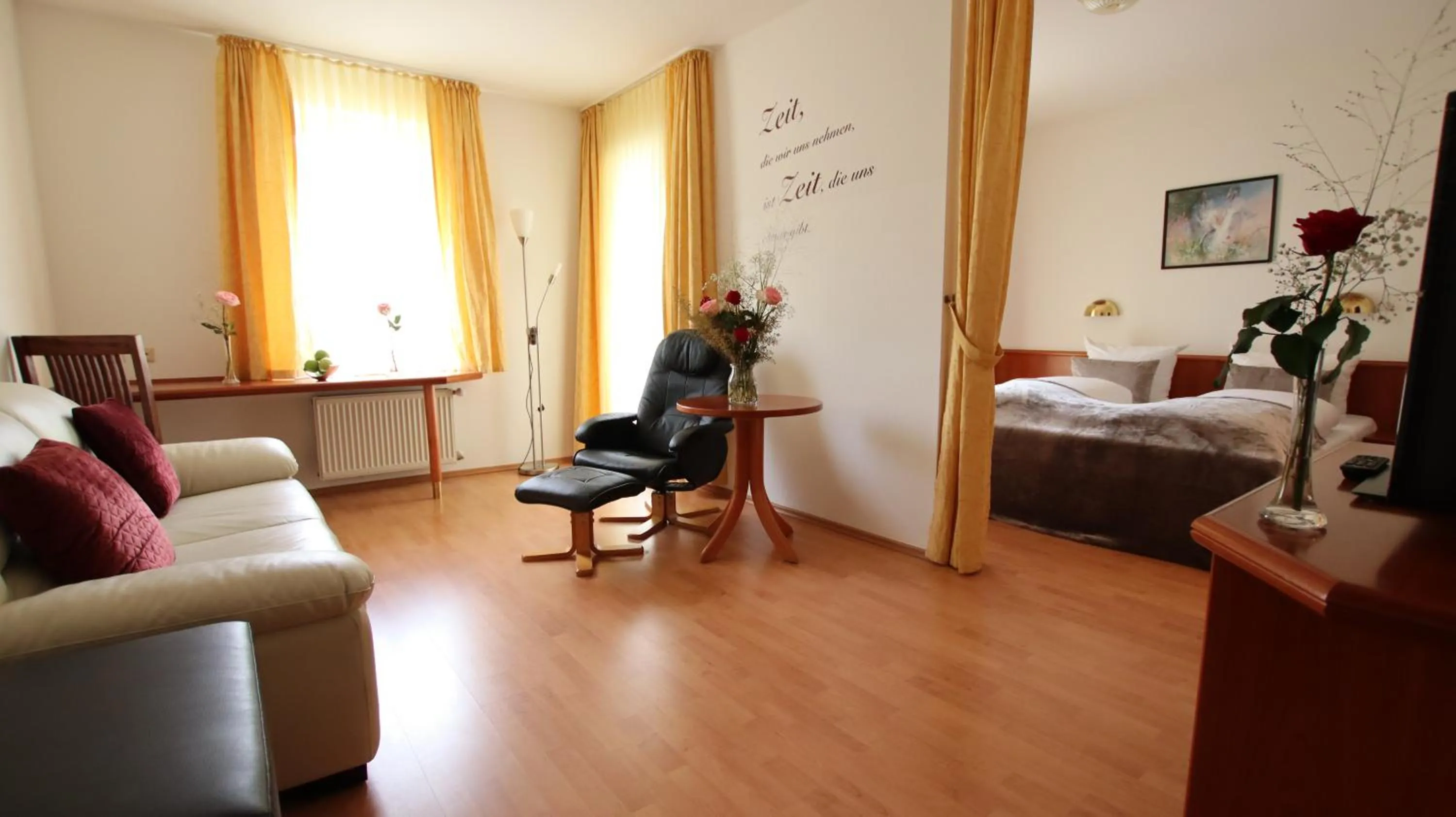 Photo of the whole room, Bed in Hotel Kurparkblick