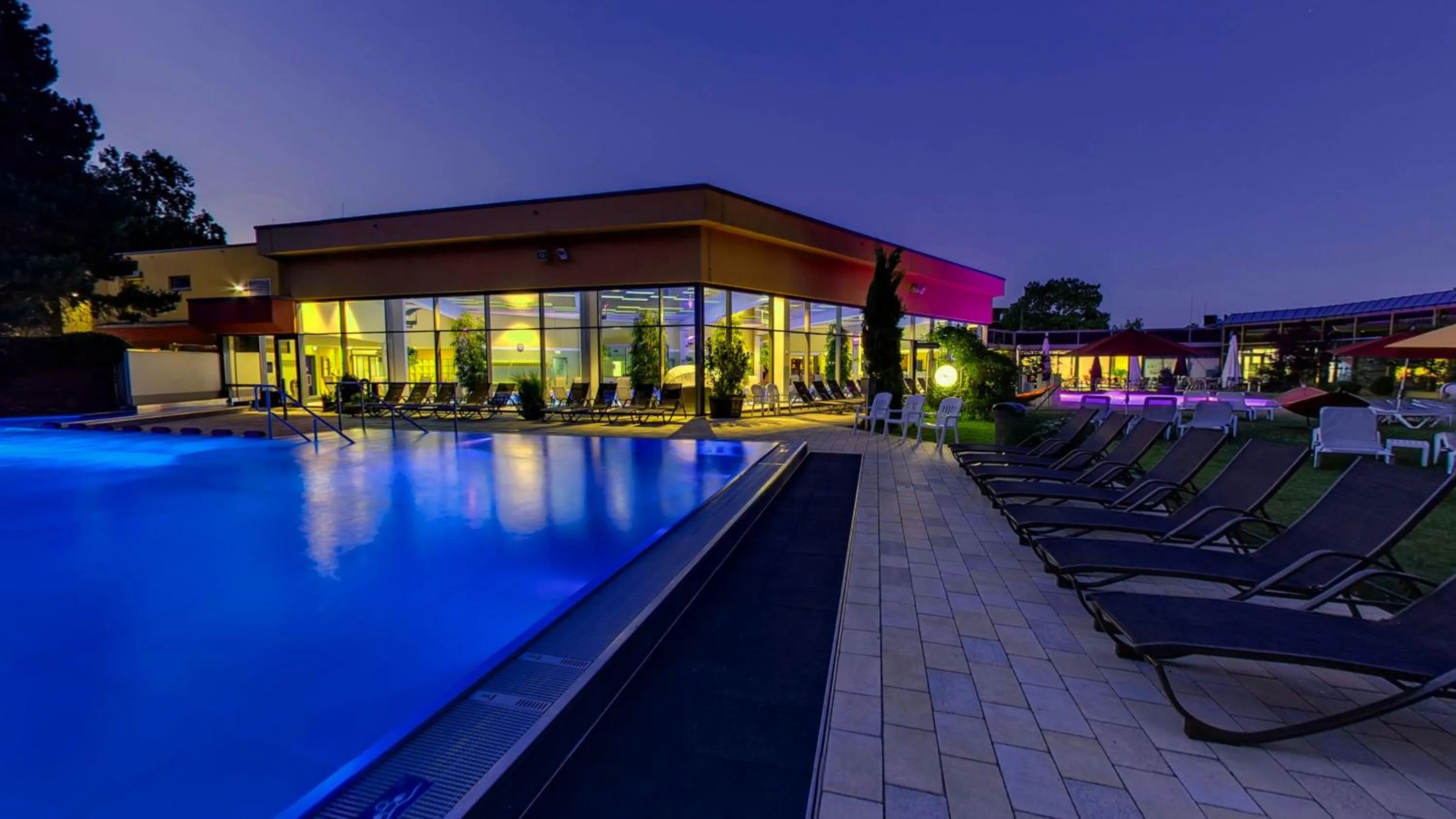 Swimming pool in Hotel Kurparkblick inkl Therme und Sauna Eintritt 24h Check-in