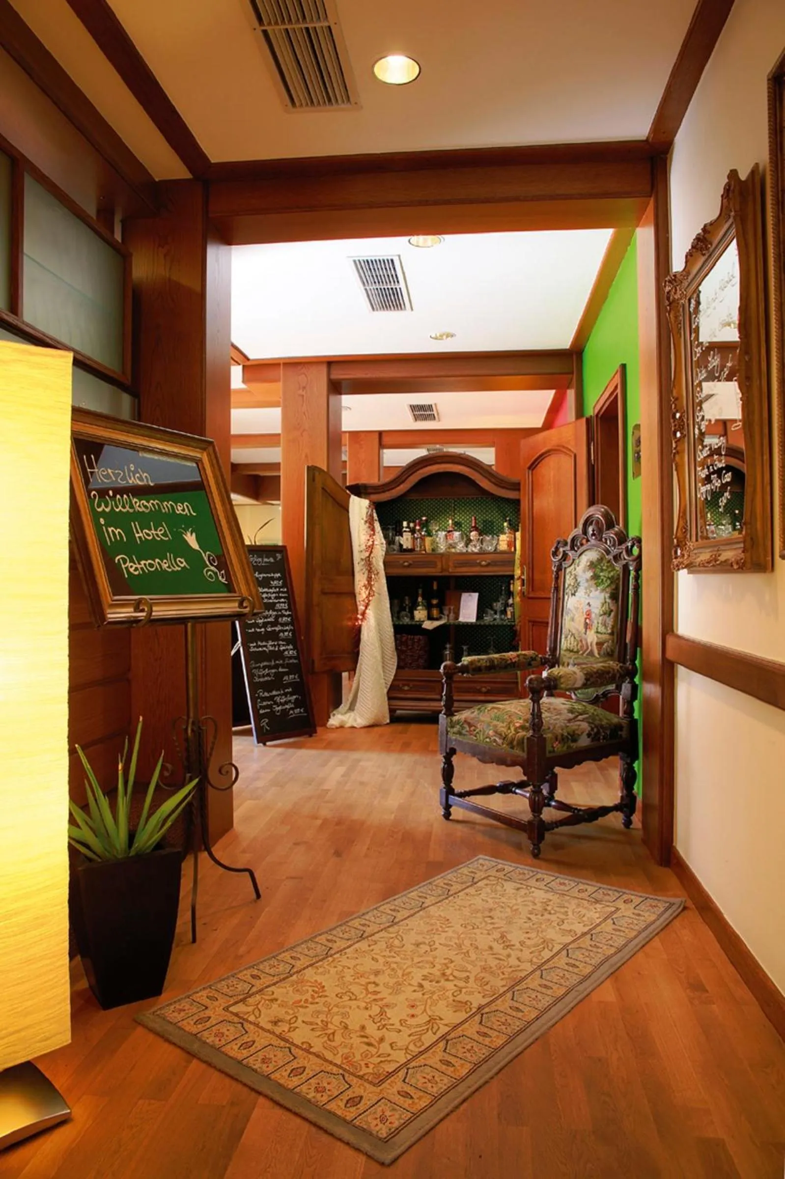 Restaurant/places to eat in Hotel Kurparkblick