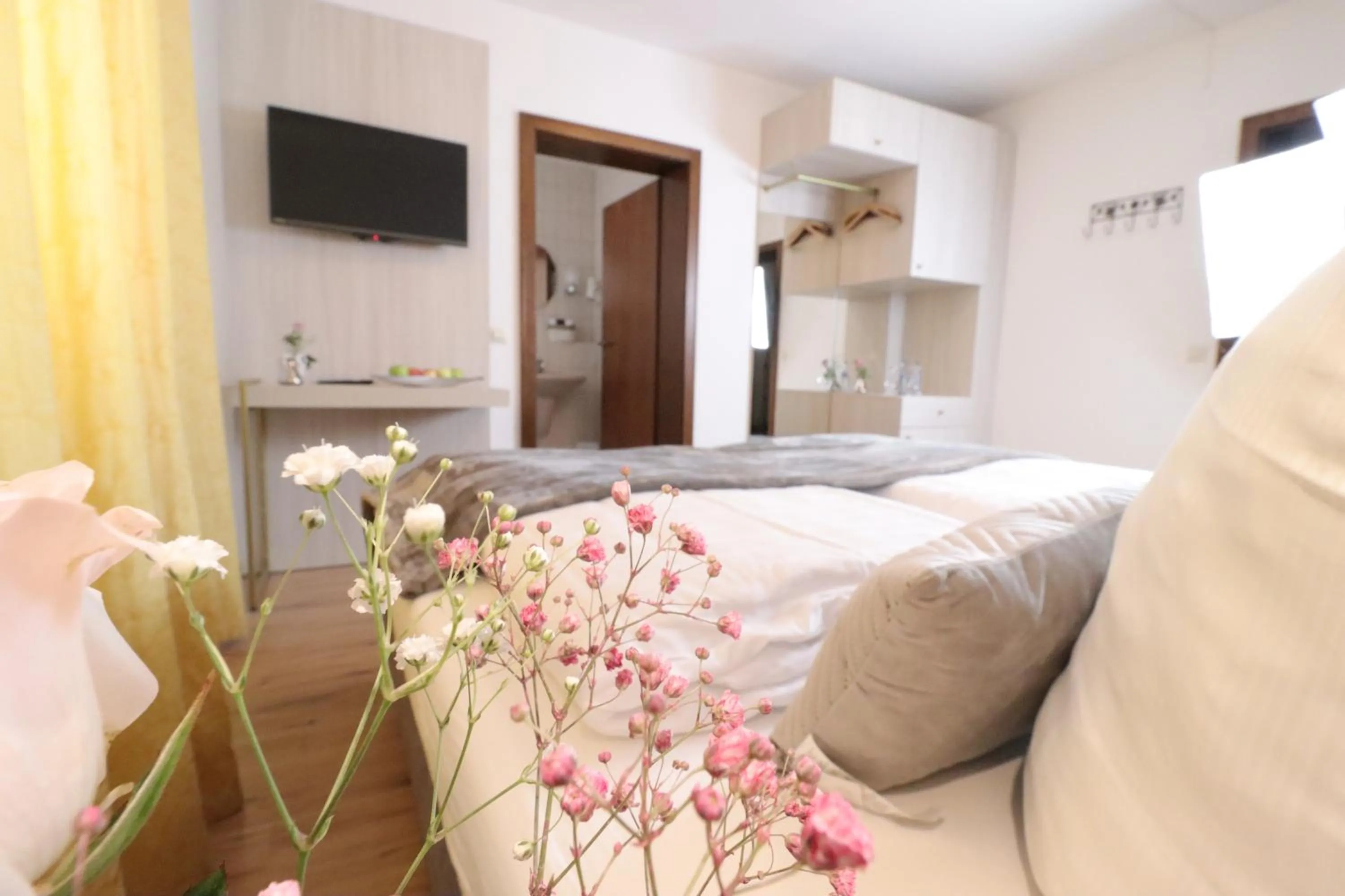 Photo of the whole room, Bed in Hotel Kurparkblick