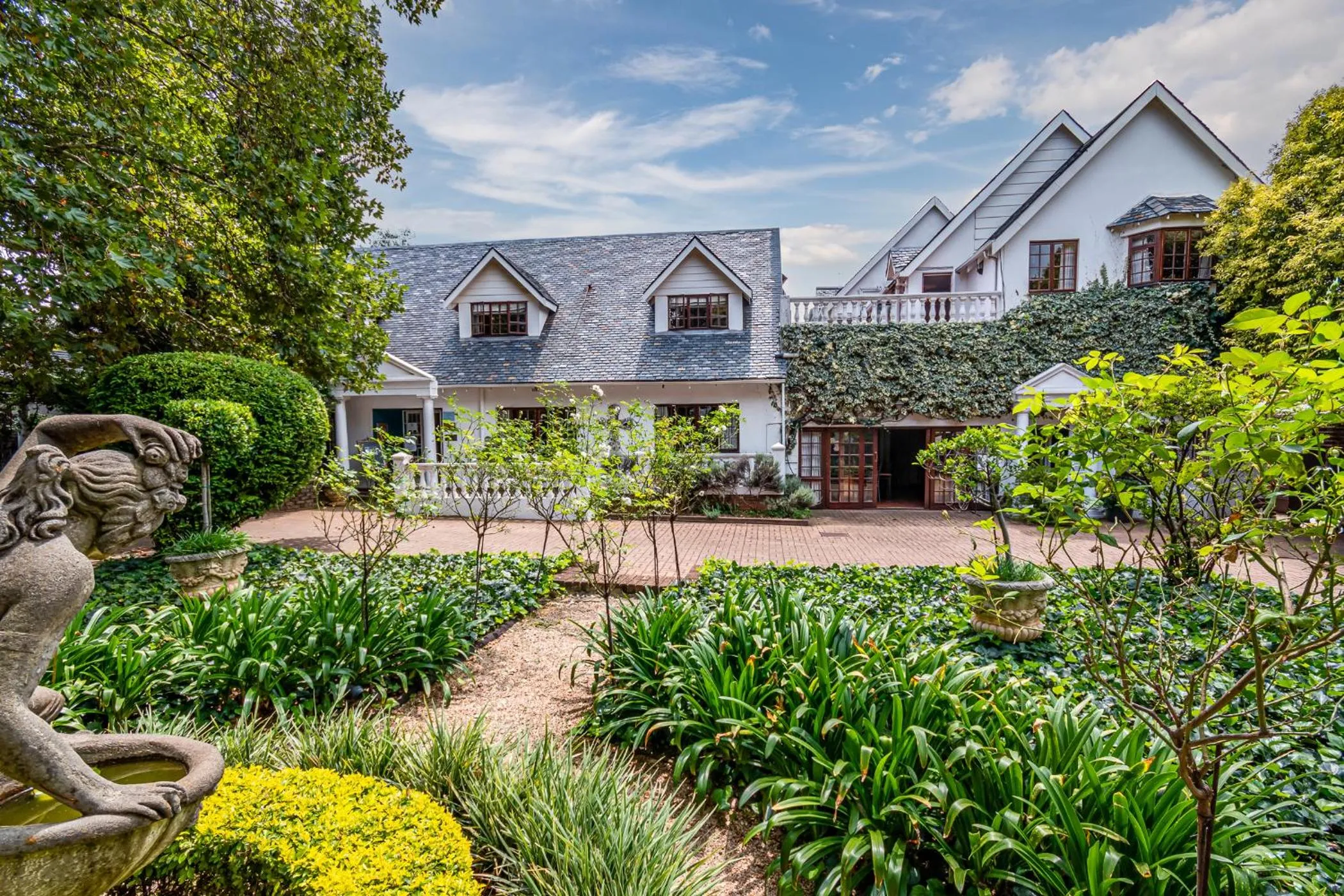 Property building in 5th Avenue Gooseberry Guest House