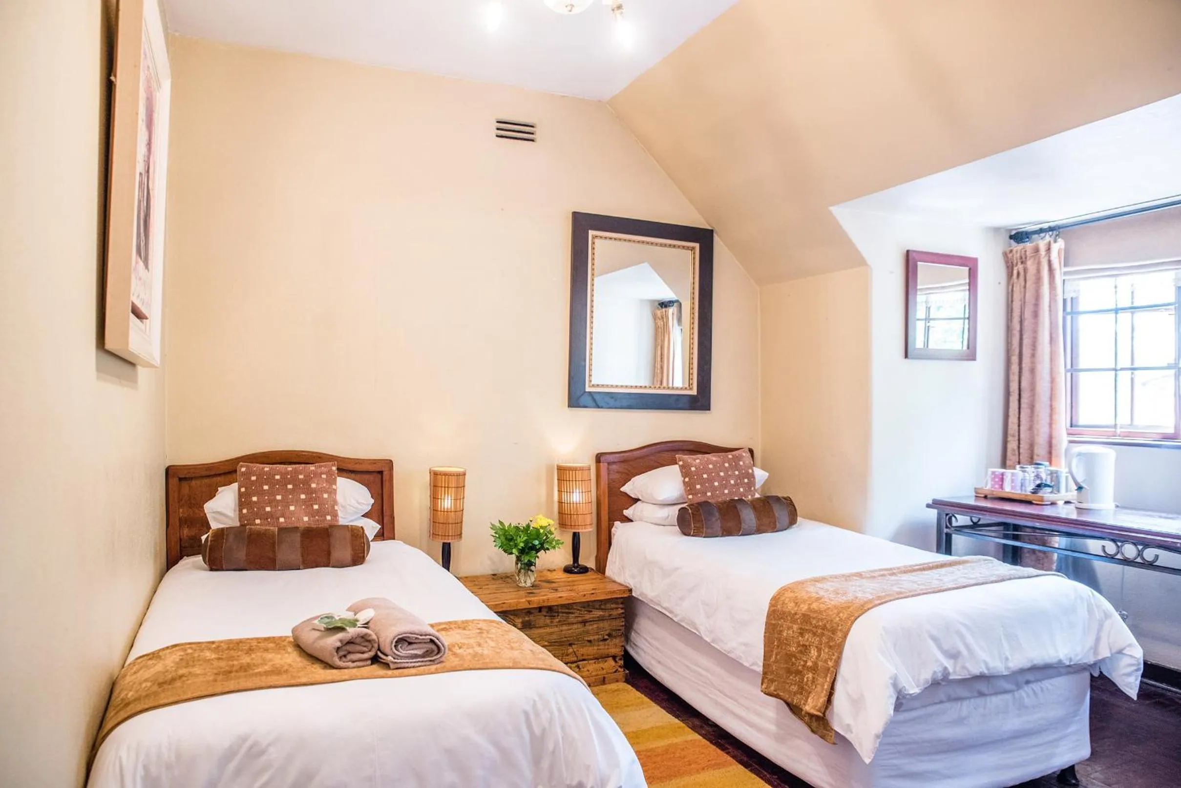 Bedroom, Bed in 5th Avenue Gooseberry Guest House