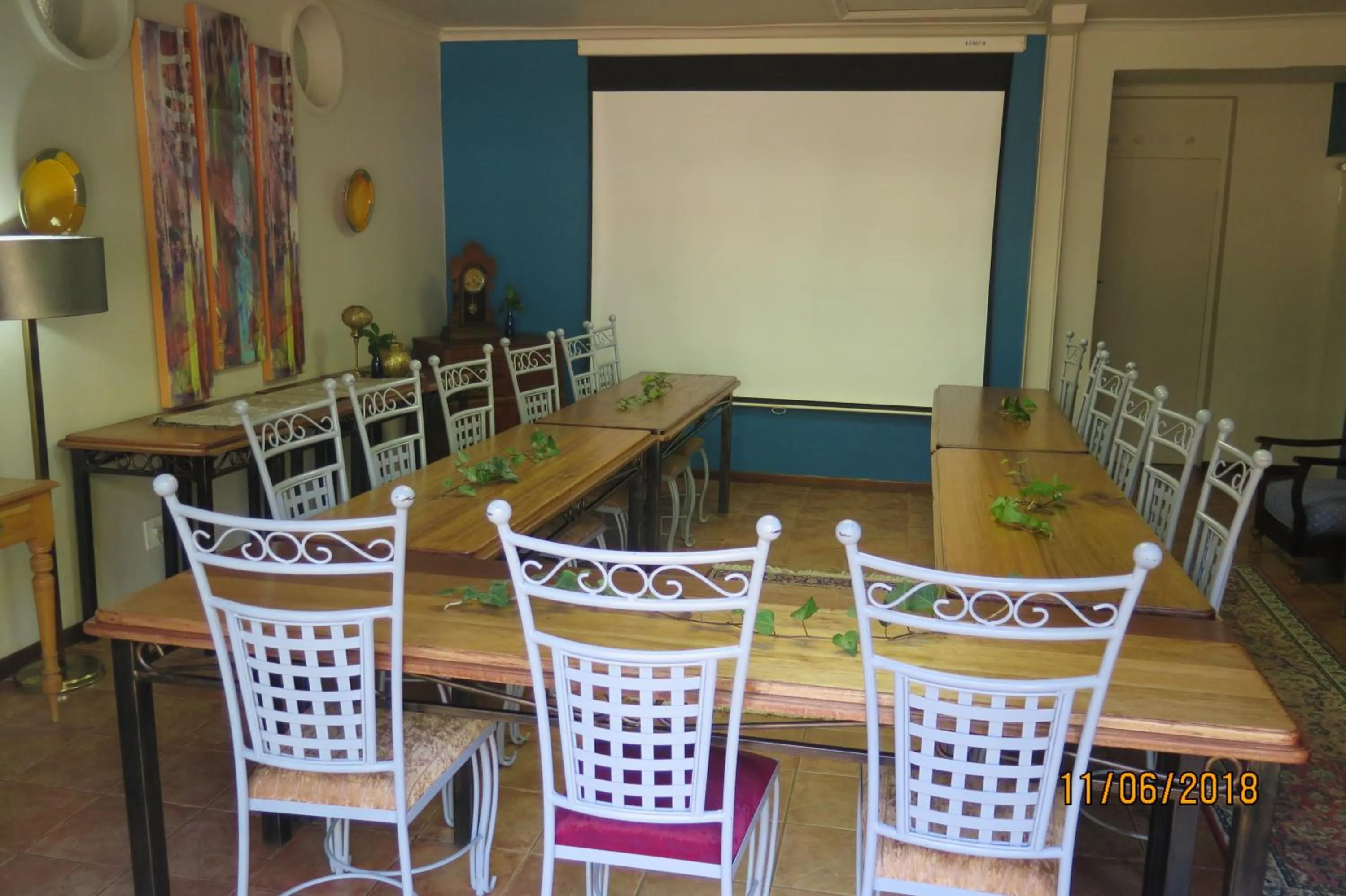 Meeting/conference room in 5th Avenue Gooseberry Guest House